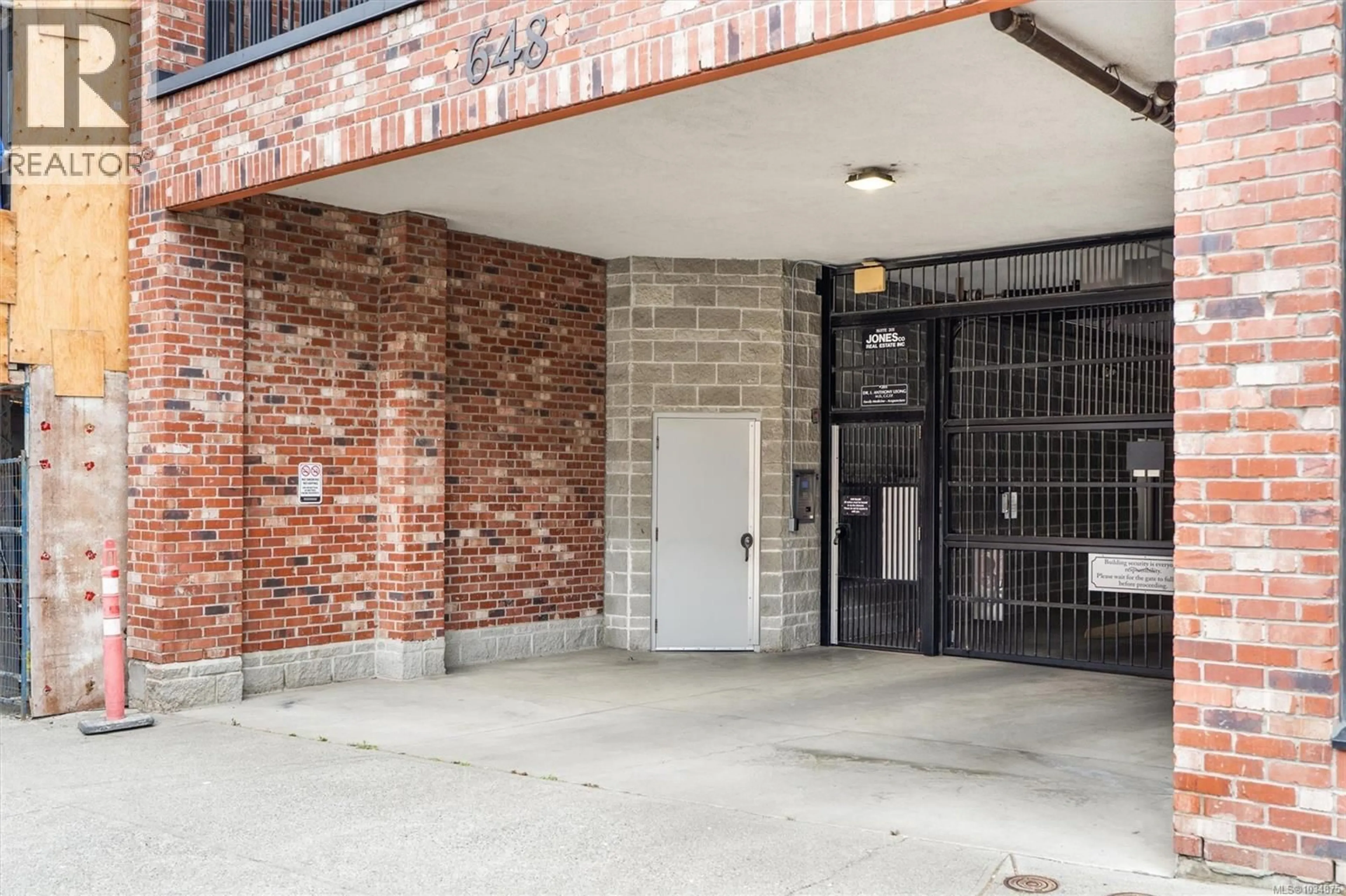 Indoor foyer for 305 - 648 HERALD STREET, Victoria British Columbia V8W1S7