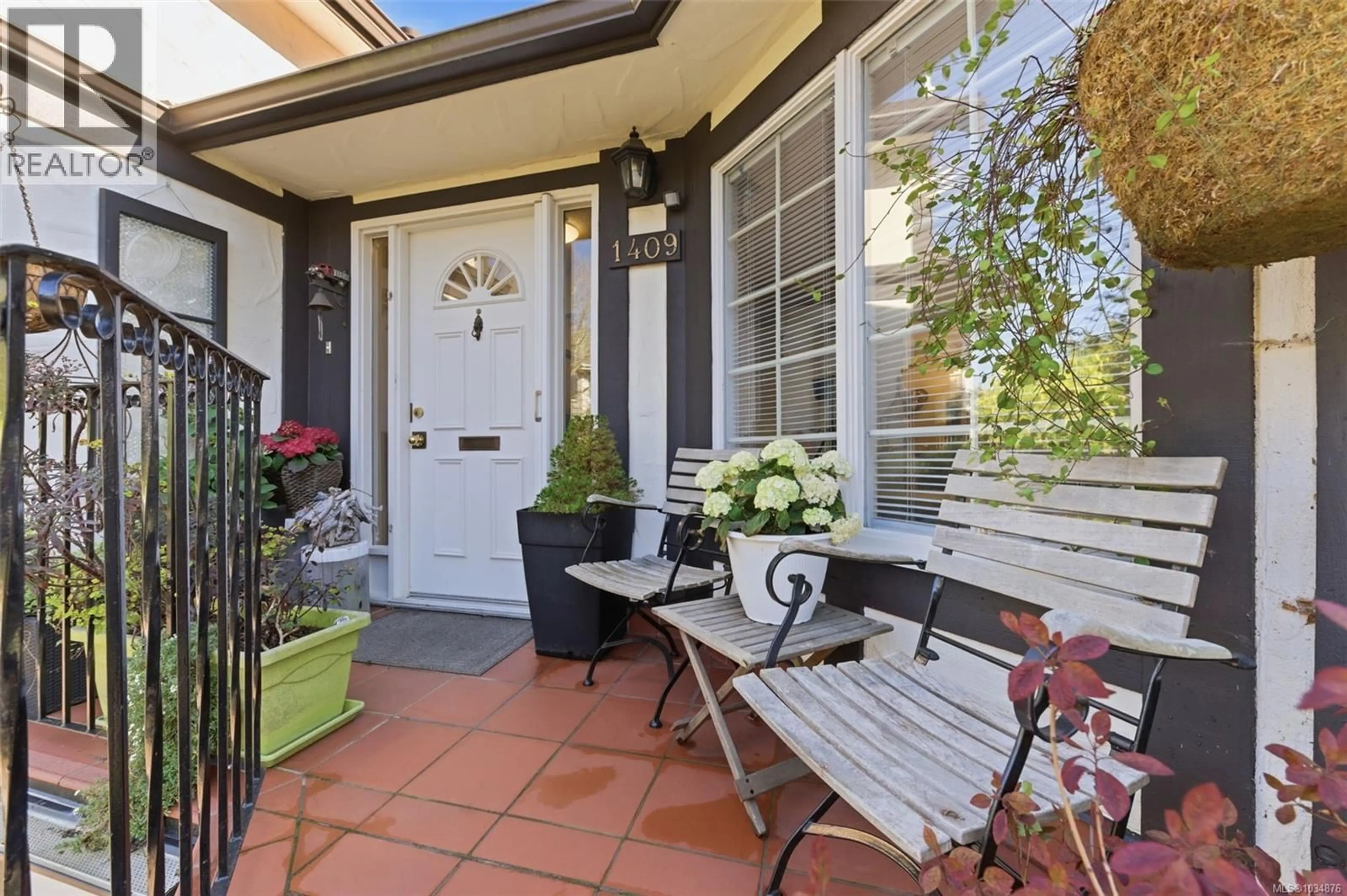 Patio, street for 1409 YALE STREET, Oak Bay British Columbia V8S5K6