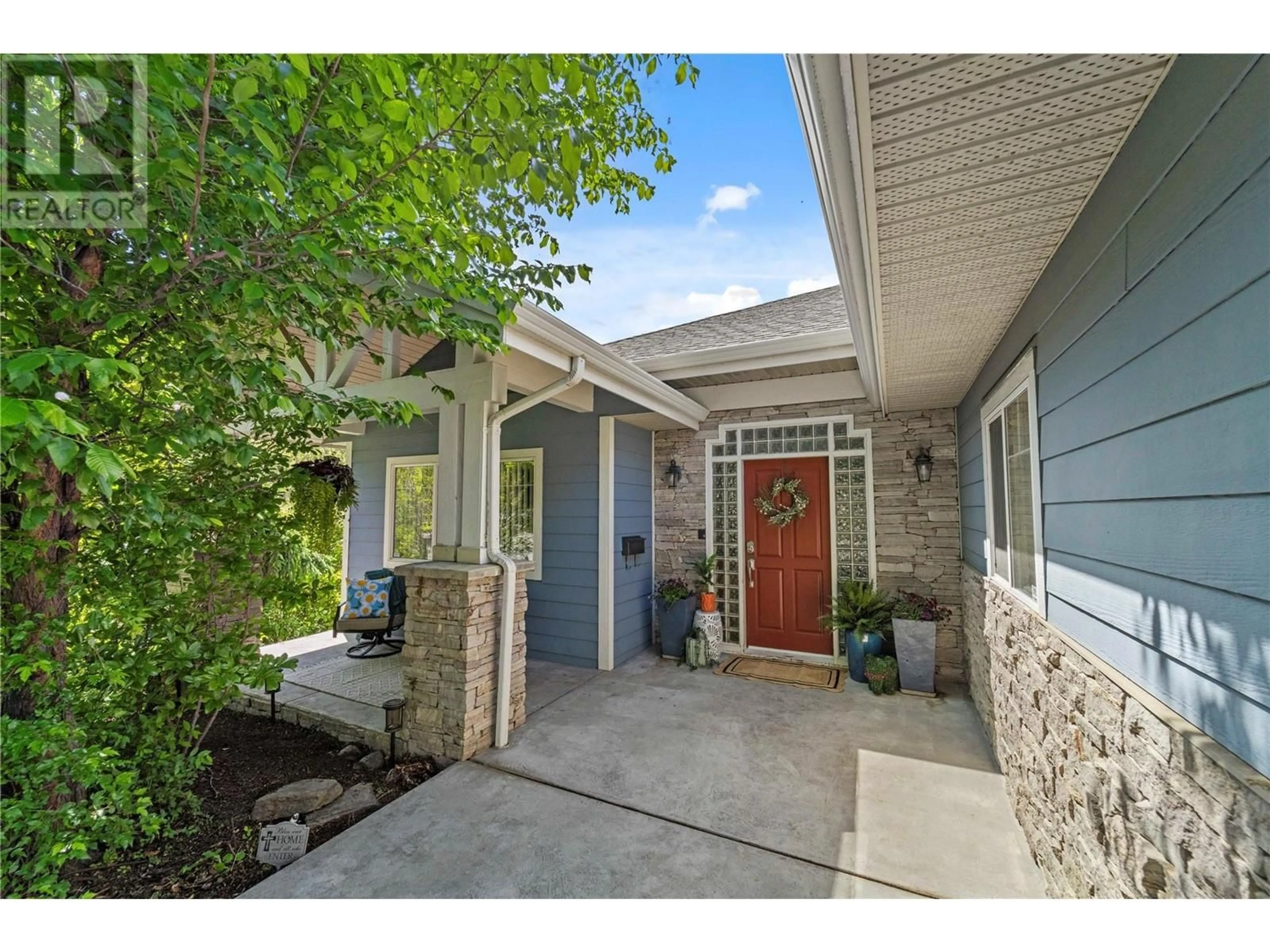 Indoor entryway for 400 SUN RIVERS DRIVE WEST, Kamloops British Columbia V2H1R6