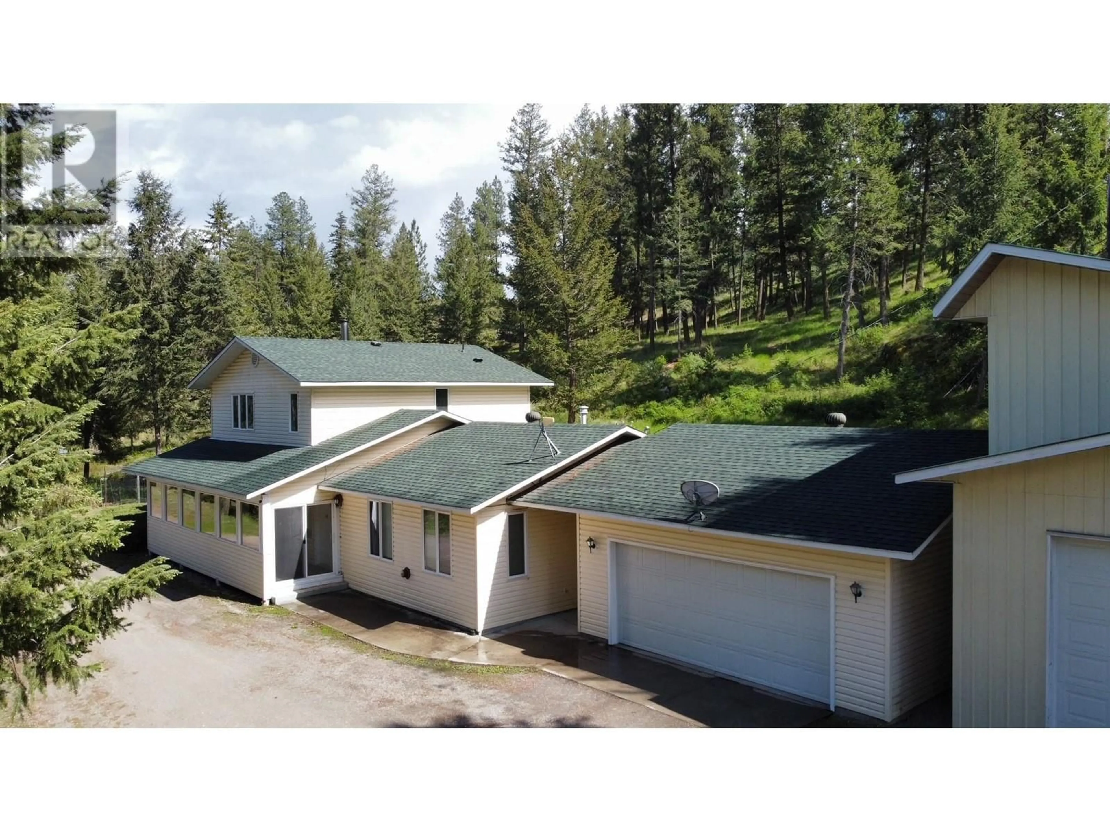 A pic from outside/outdoor area/front of a property/back of a property/a pic from drone, unknown for 3400 HWY 3 HIGHWAY, Rock Creek British Columbia V0H1Y0