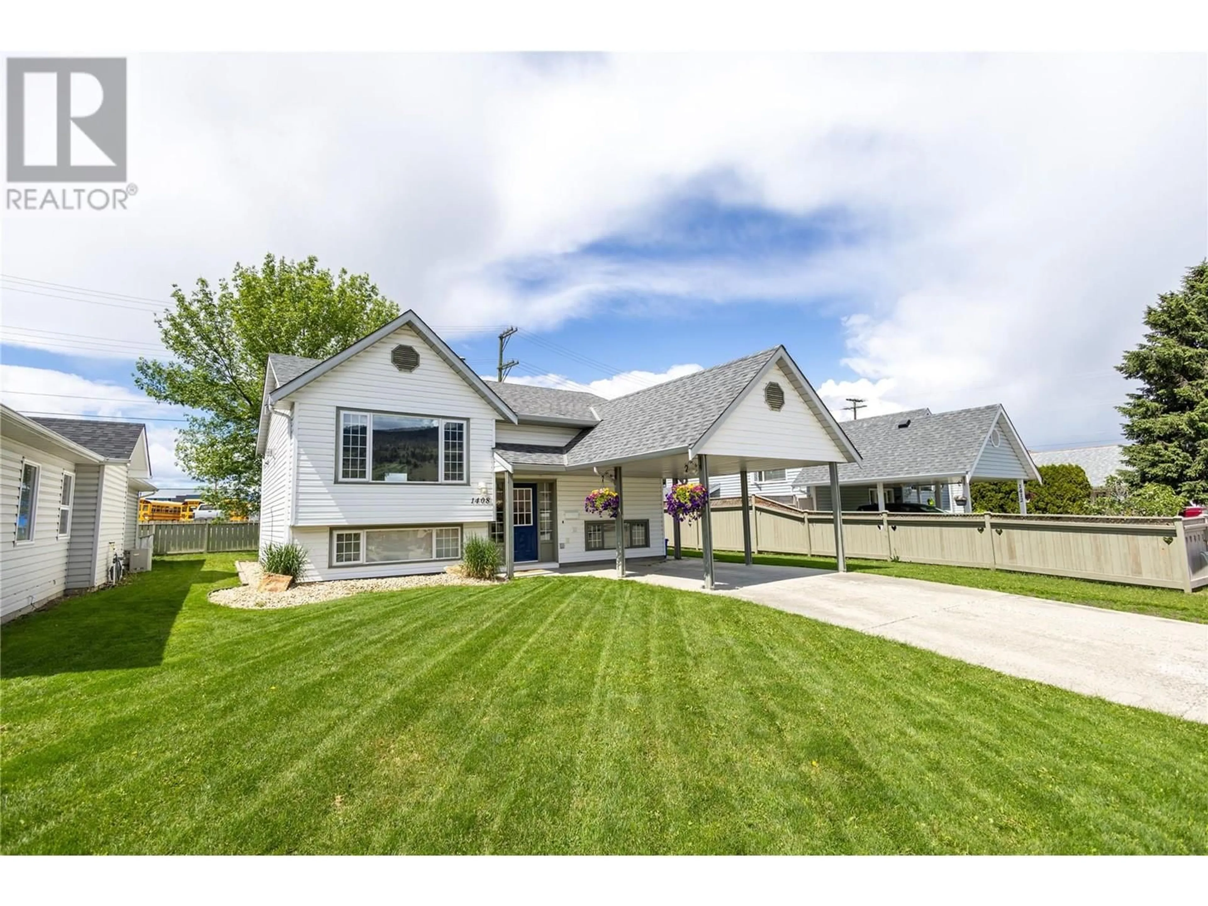 Home with vinyl exterior material, unknown for 1408 12 STREET, Vernon British Columbia V1B2S6