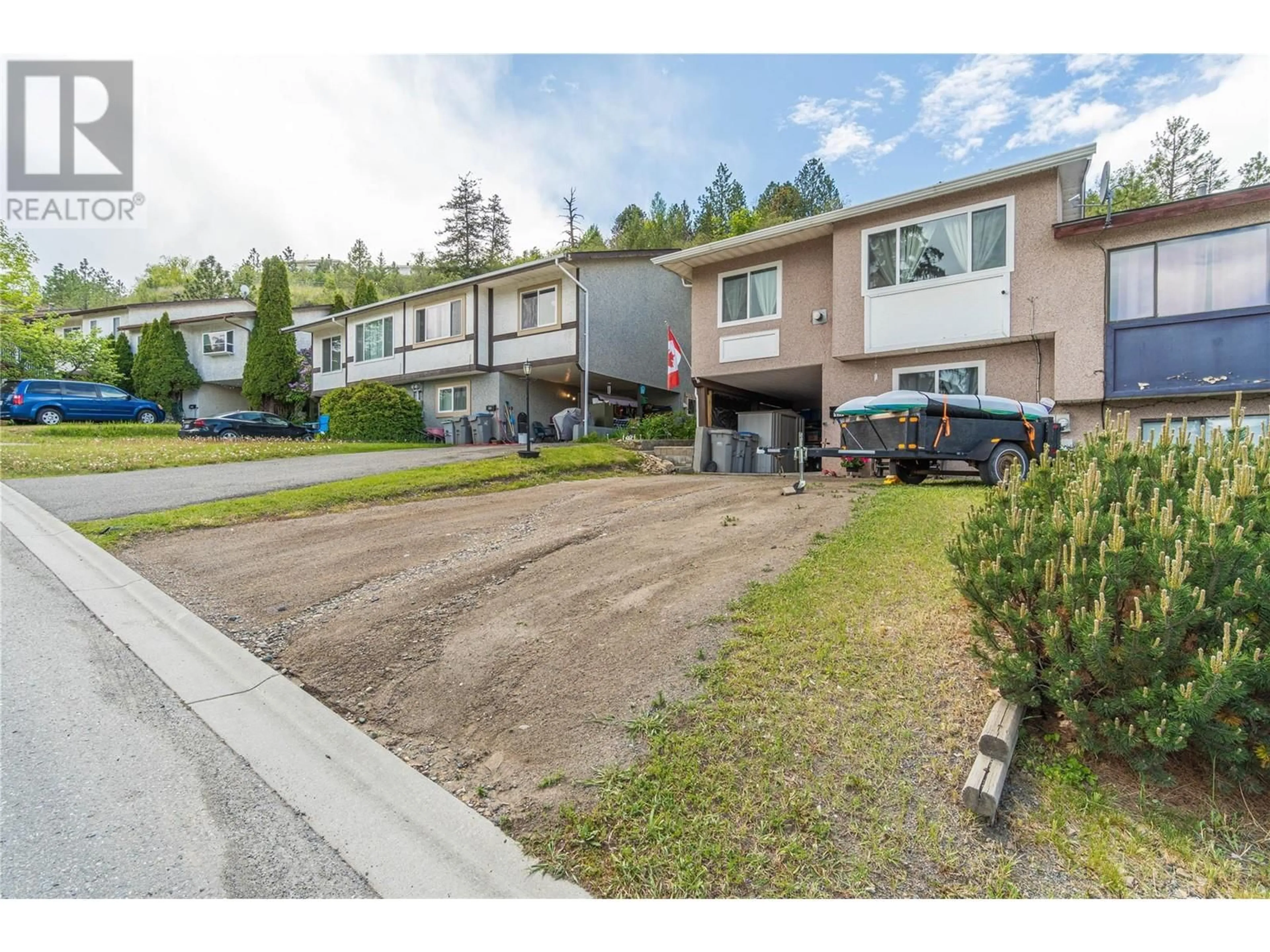 A pic from outside/outdoor area/front of a property/back of a property/a pic from drone, street for 333 WADDINGTON DRIVE, Kamloops British Columbia V2E1S3