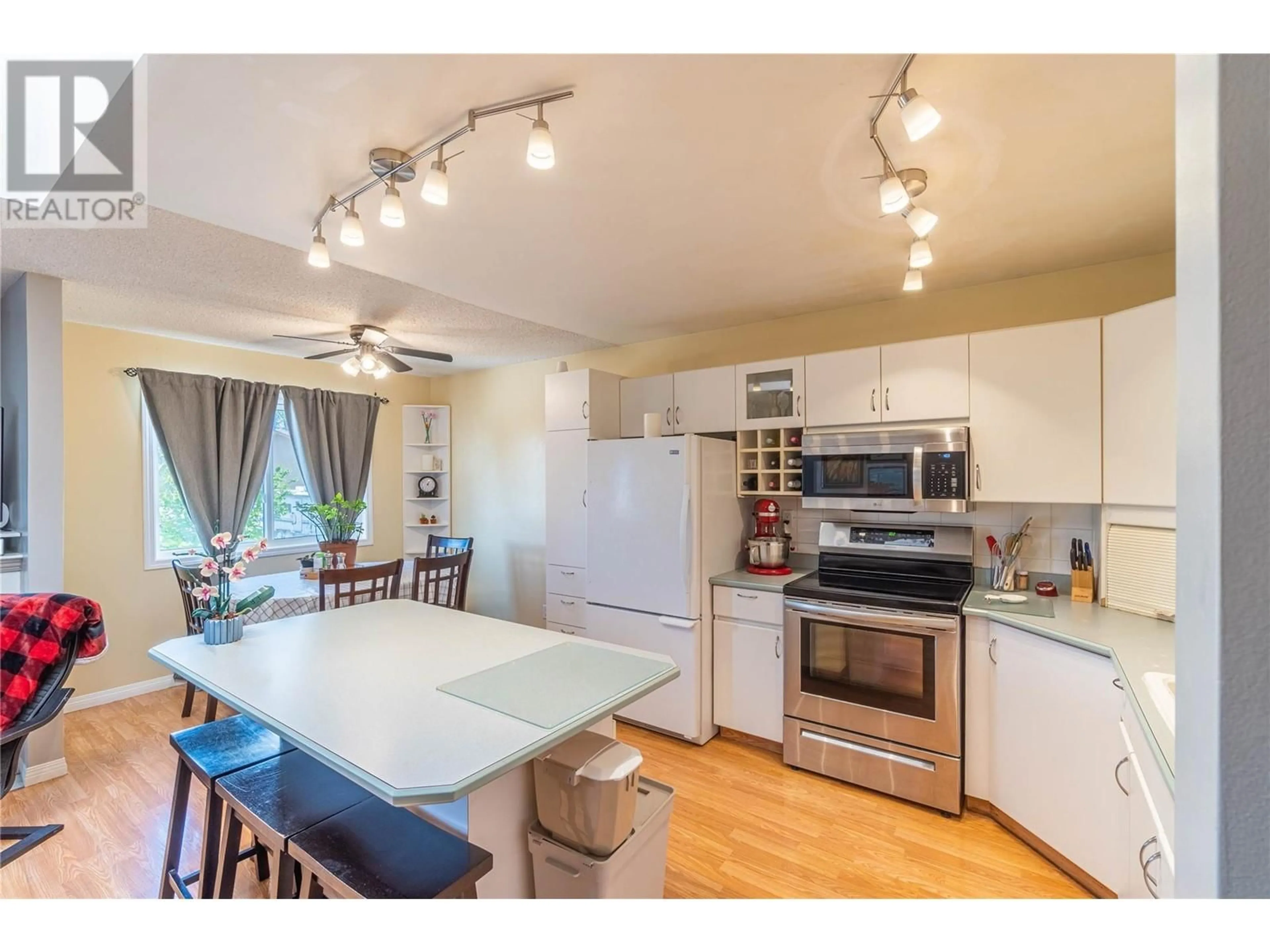 Open concept kitchen, wood/laminate floor for 333 WADDINGTON DRIVE, Kamloops British Columbia V2E1S3