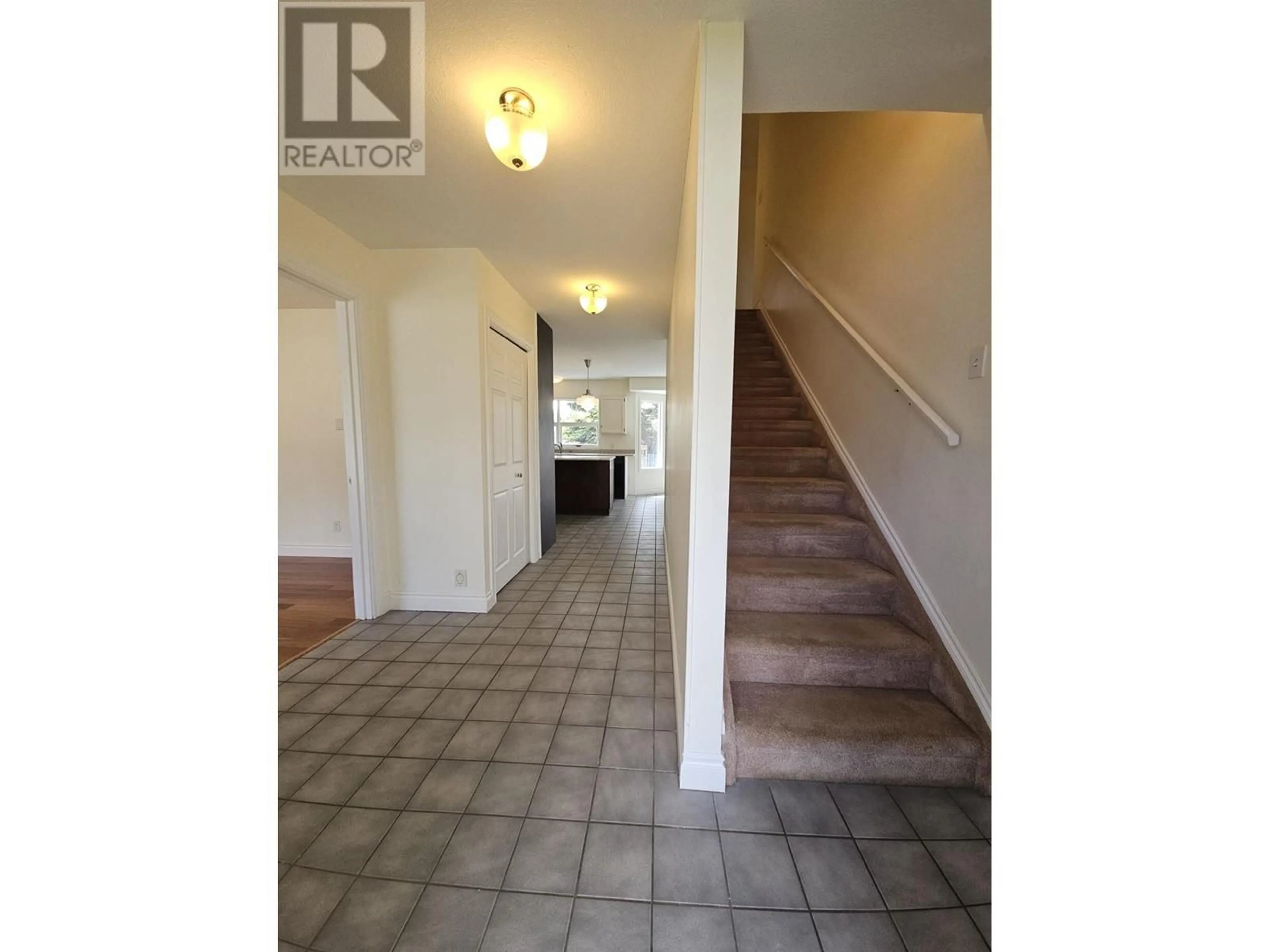Indoor foyer for 128 CHAMBERLAIN CRESCENT, Tumbler Ridge British Columbia V0C2W0