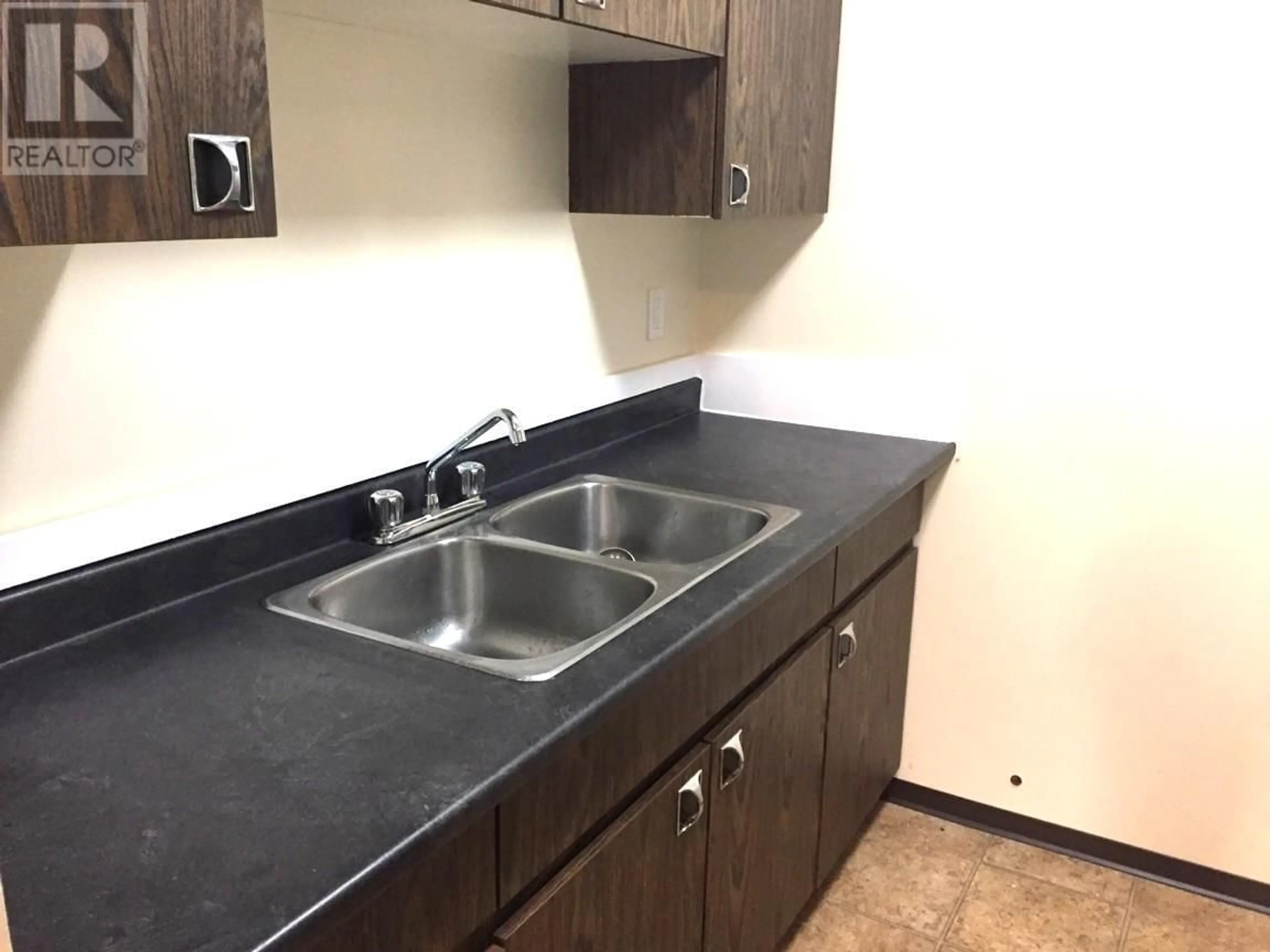 Standard kitchen, unknown for 111 - 1560 SUMMIT DRIVE, Kamloops British Columbia V2E1R5