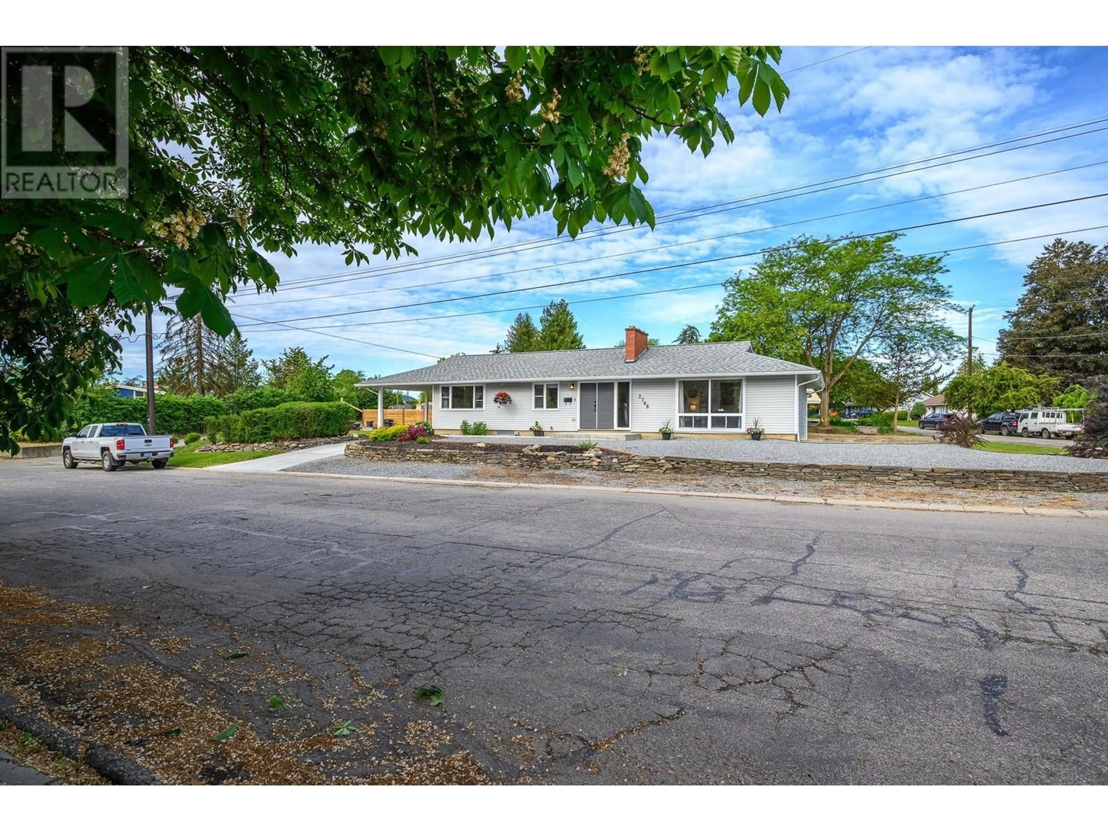 A pic from outside/outdoor area/front of a property/back of a property/a pic from drone, street for 2708 18TH STREET, Vernon British Columbia V1T4A4