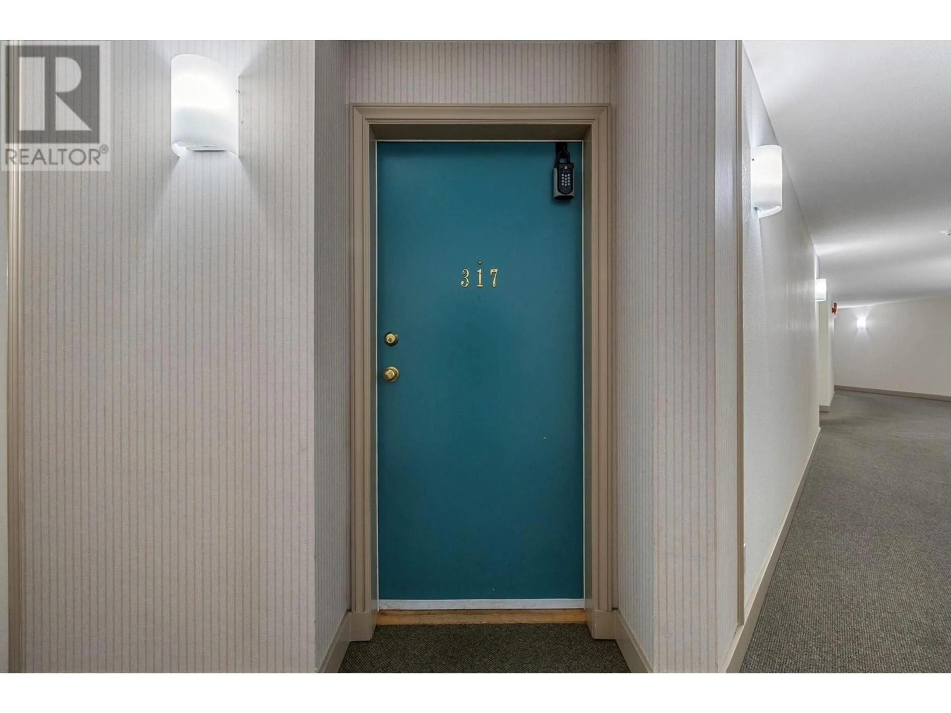 Indoor foyer for 317 - 669 HOUGHTON ROAD, Kelowna British Columbia V1X7L3