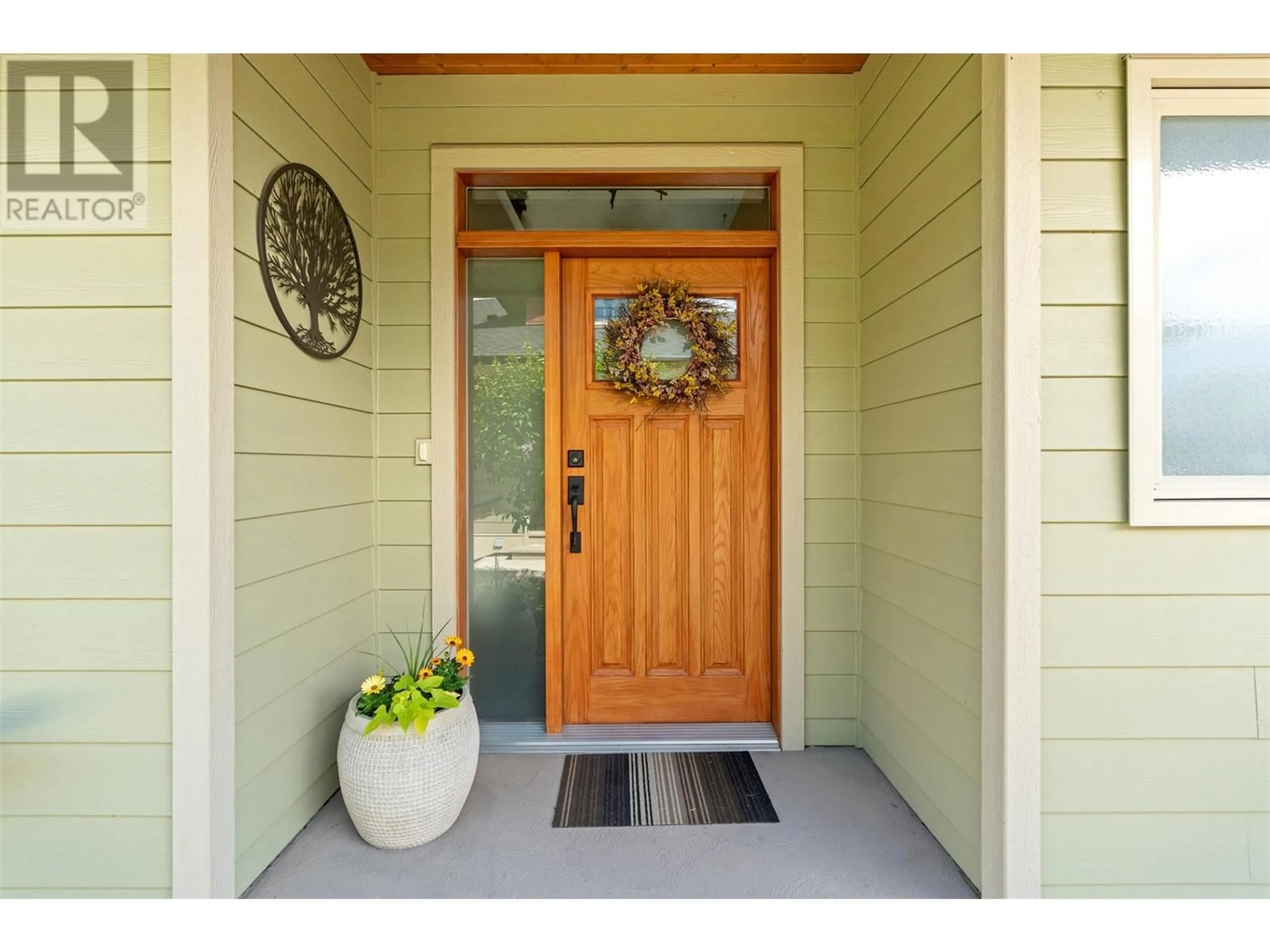 Indoor entryway for 42 - 2444 YORK AVENUE, Armstrong British Columbia V0E1B1
