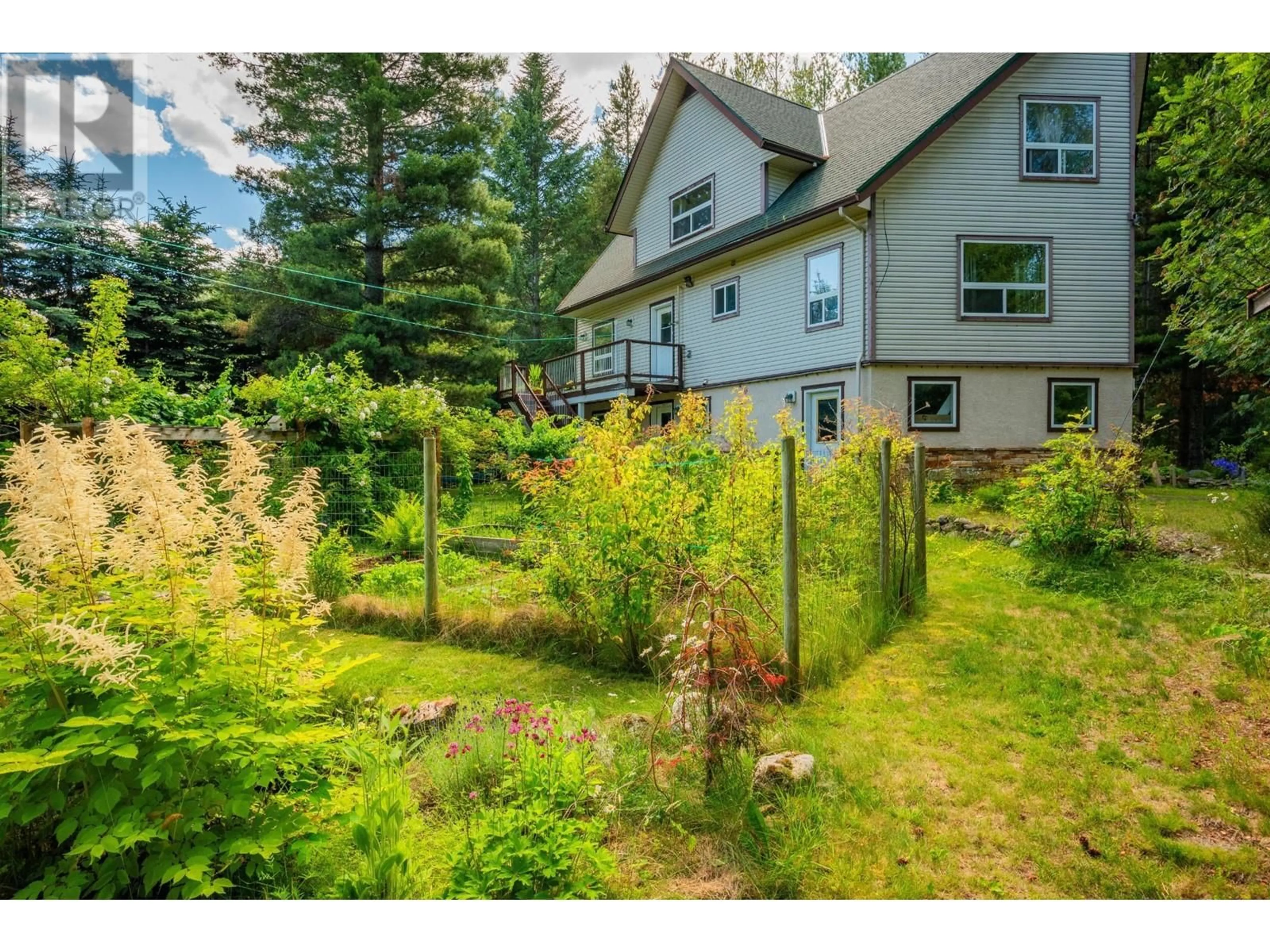 A pic from outside/outdoor area/front of a property/back of a property/a pic from drone, unknown for 4826 FLETCHER CREEK FRONTAGE ROAD, Fletcher Creek British Columbia V0G1M0