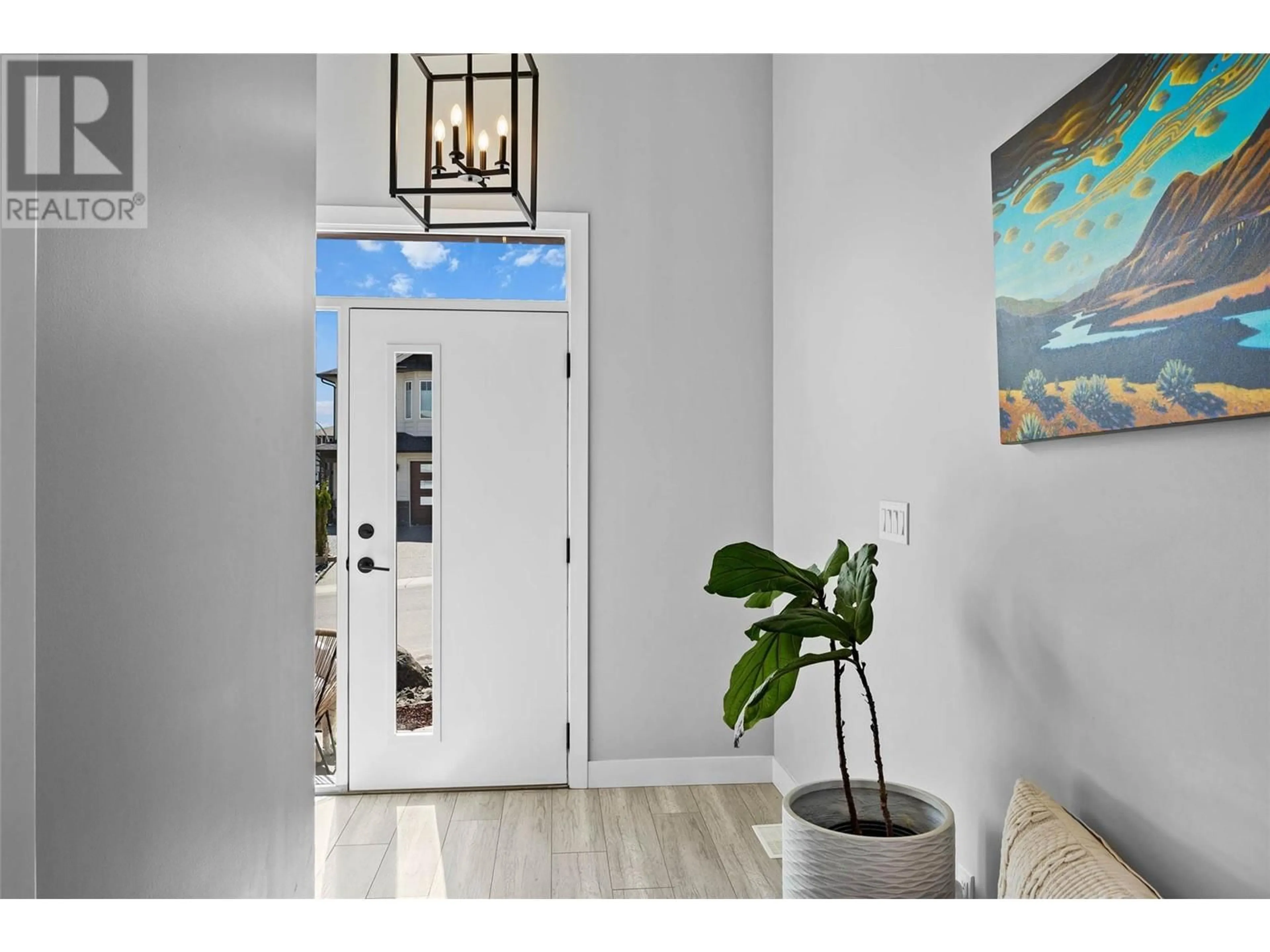 Indoor entryway for 2281 SADDLEBACK DRIVE, Kamloops British Columbia V2B0G7