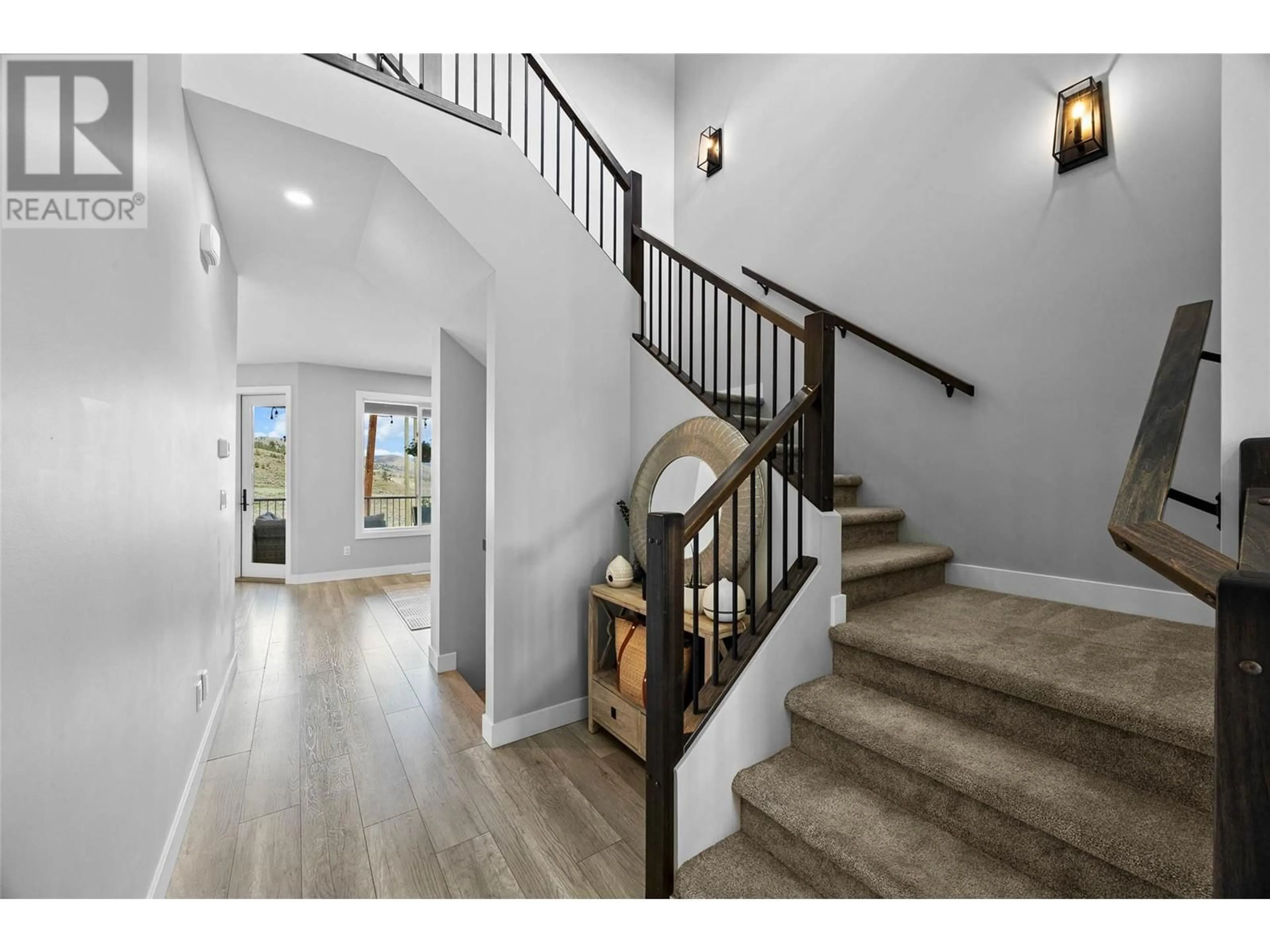 Indoor entryway for 2281 SADDLEBACK DRIVE, Kamloops British Columbia V2B0G7