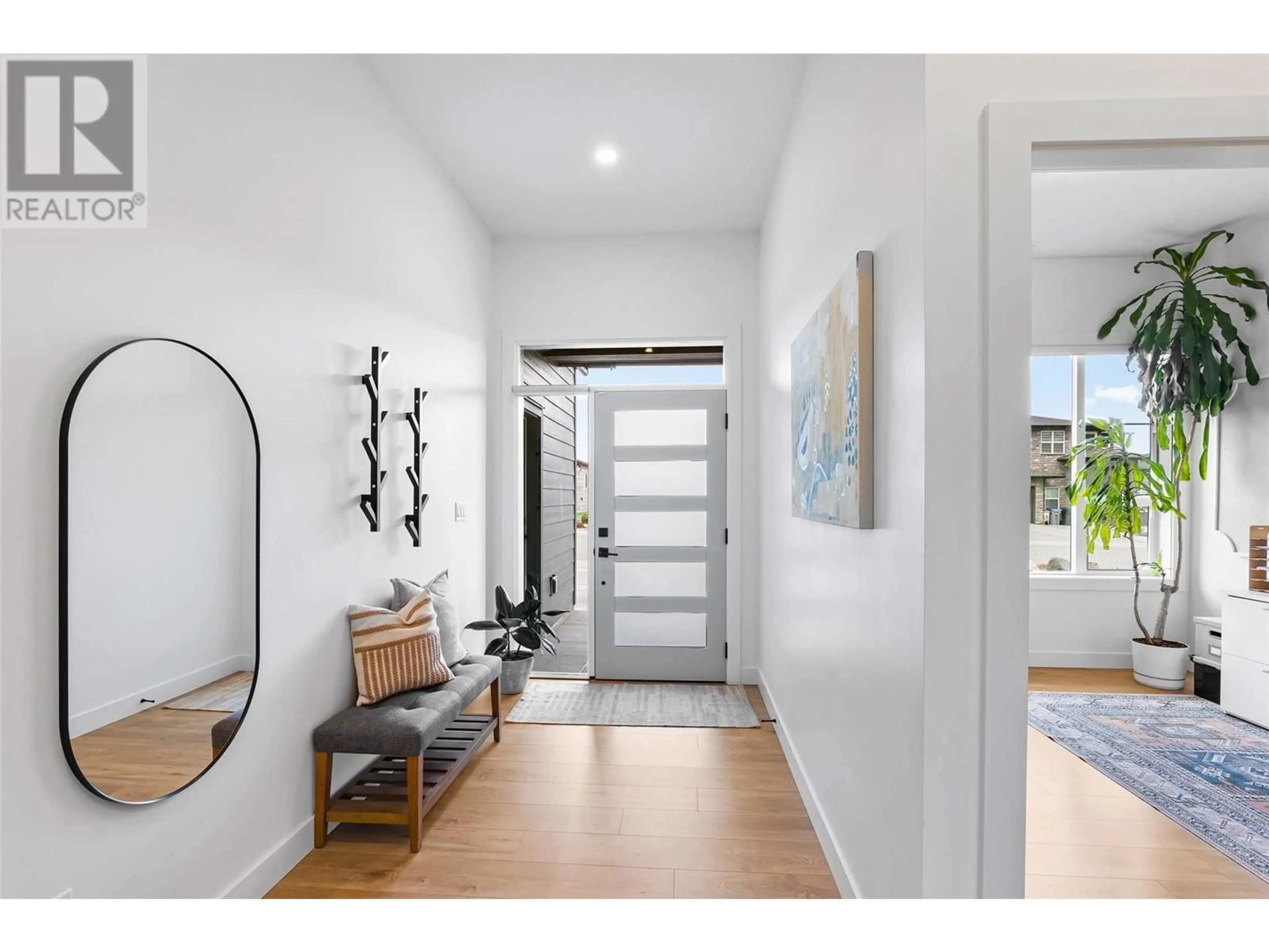 Indoor entryway for 1371 KINROSS PLACE, Kamloops British Columbia V1S0B8