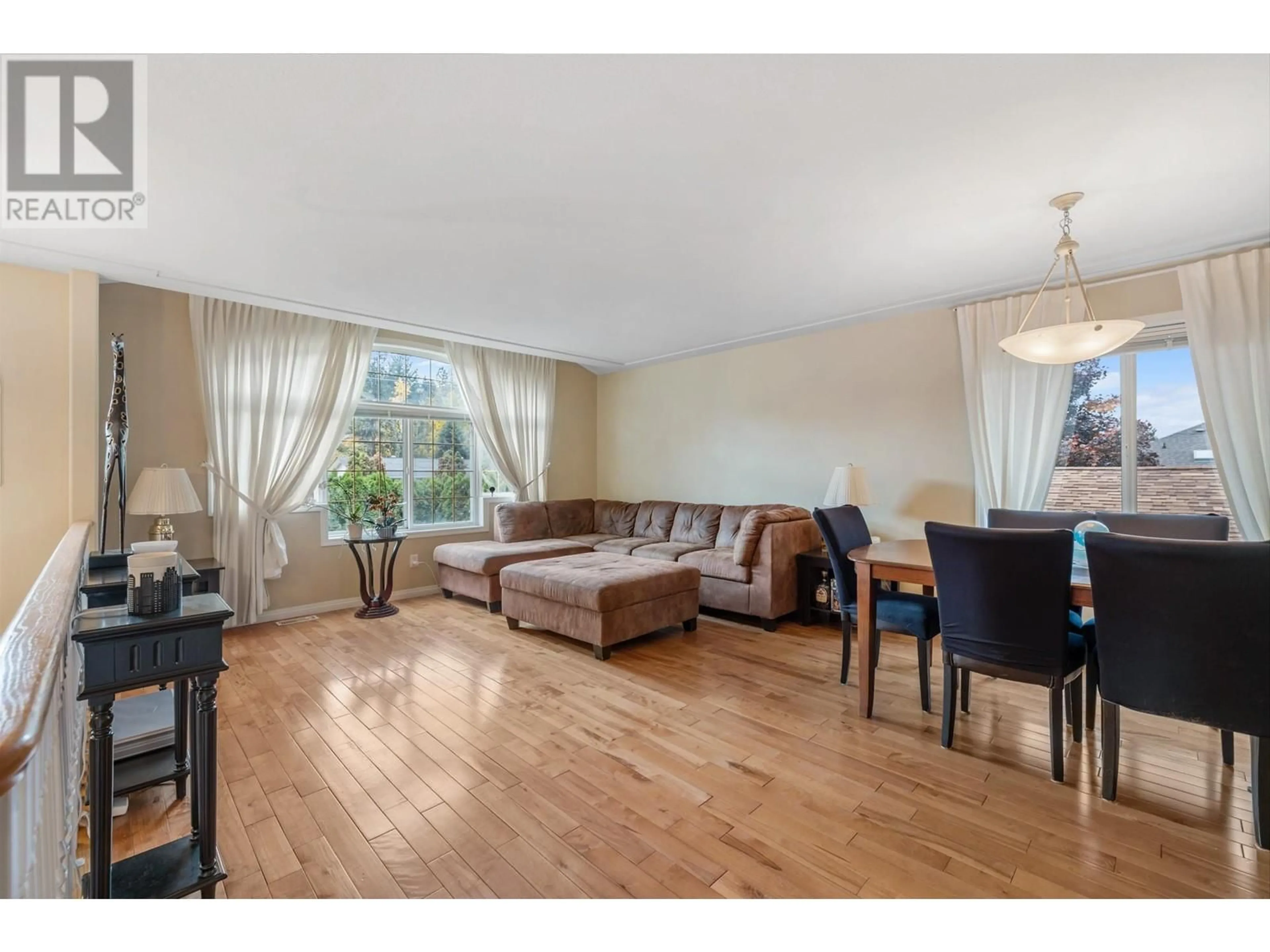 Living room with furniture, wood/laminate floor for 822 RAYMER ROAD, Kelowna British Columbia V1W1J8