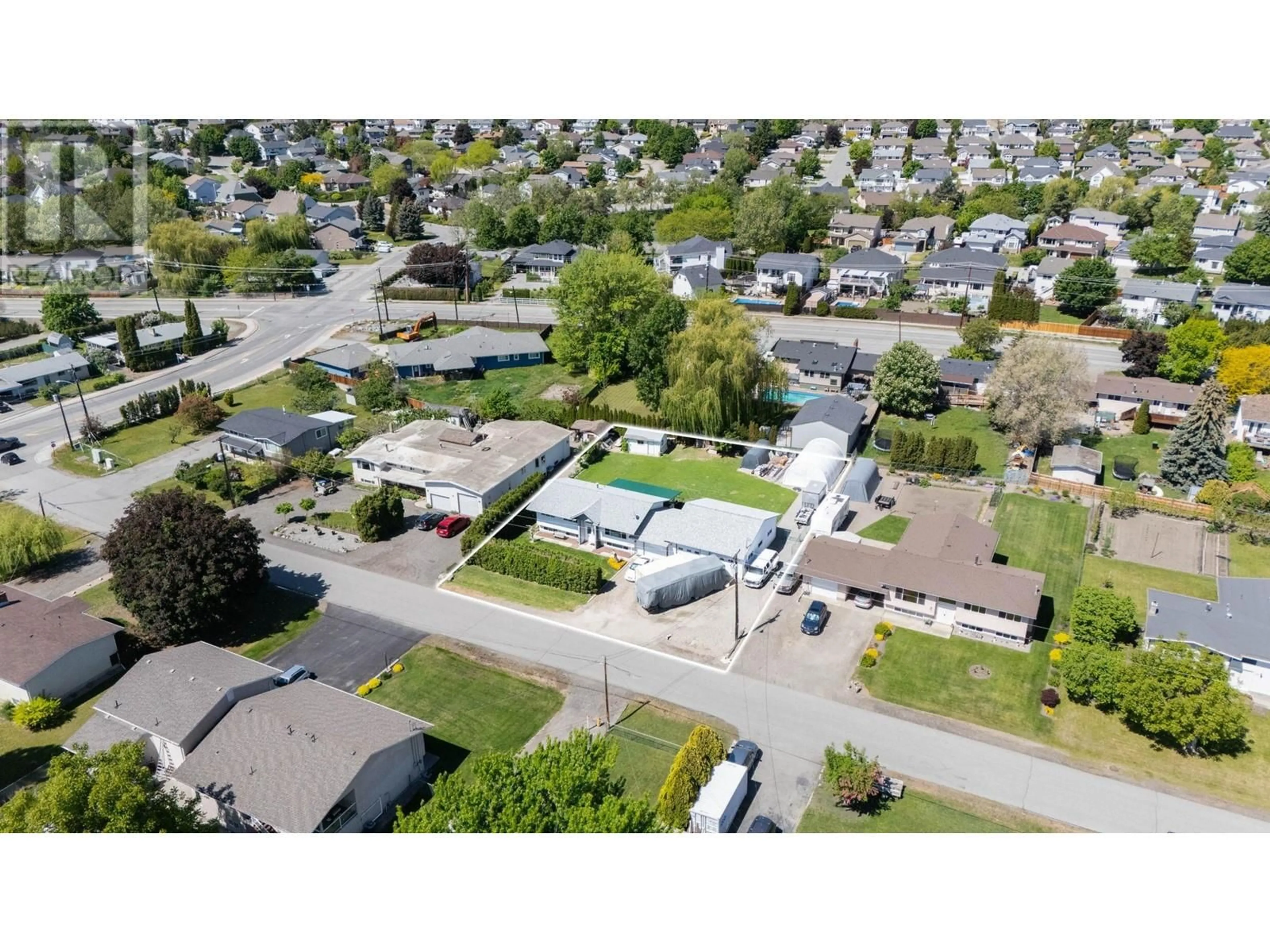 A pic from outside/outdoor area/front of a property/back of a property/a pic from drone, street for 184 CARIBOO ROAD, Kelowna British Columbia V1V2E4