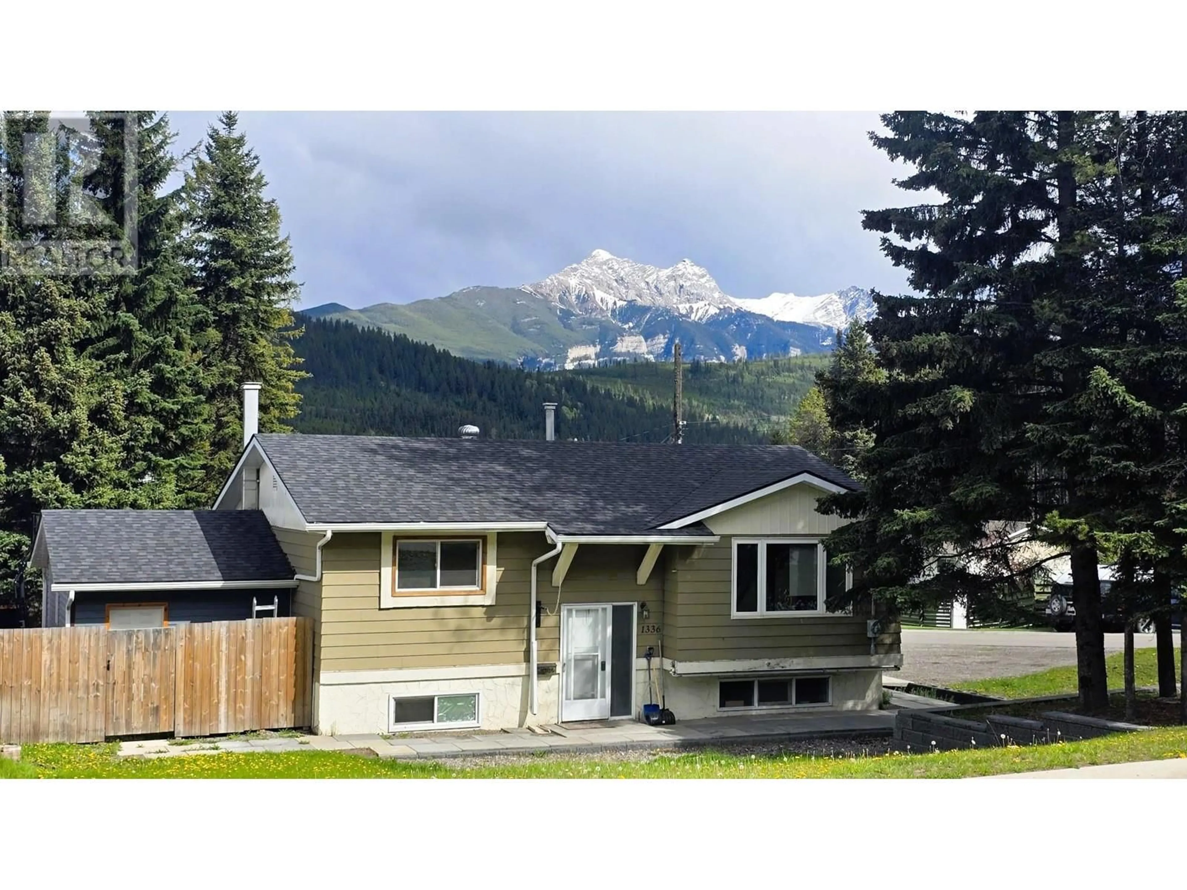 Home with vinyl exterior material, mountain view for 1336 ALPINE DRIVE, Elkford British Columbia V0B1H0