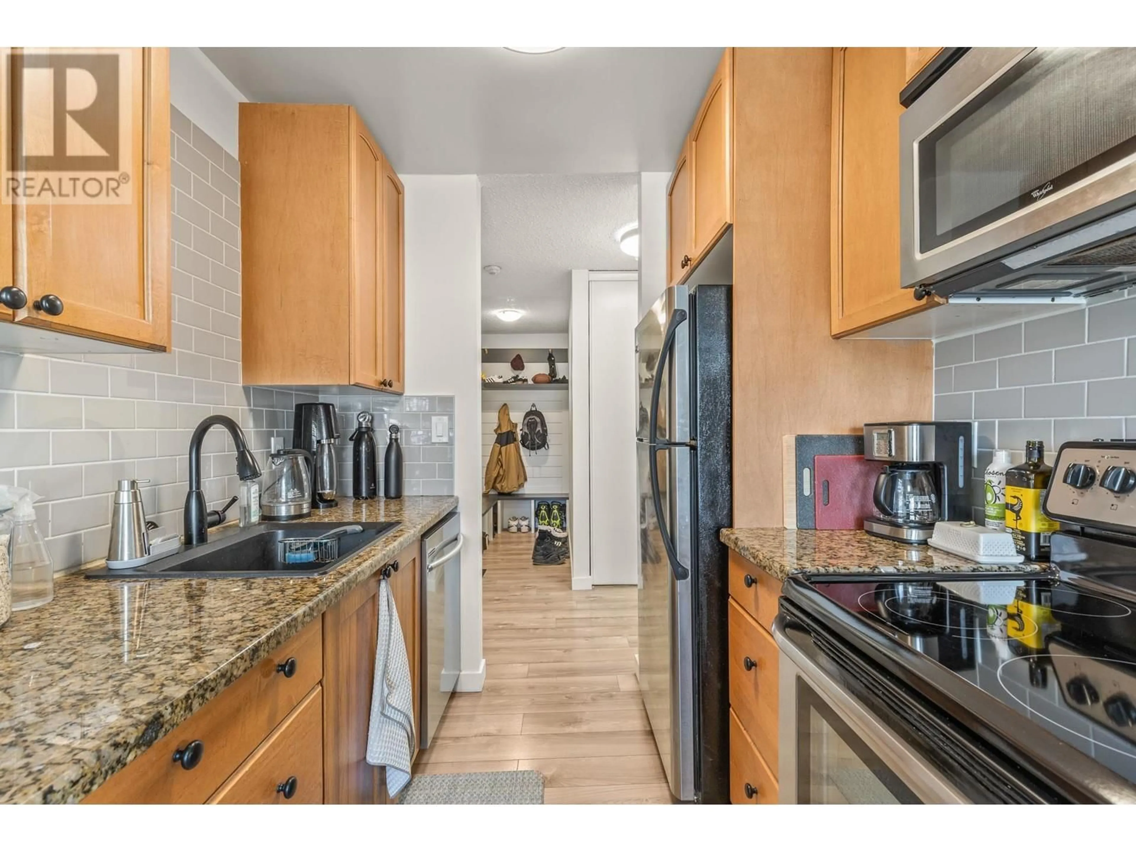 Standard kitchen, unknown for 304 - 395 FRANKLYN ROAD, Kelowna British Columbia V1X5X8