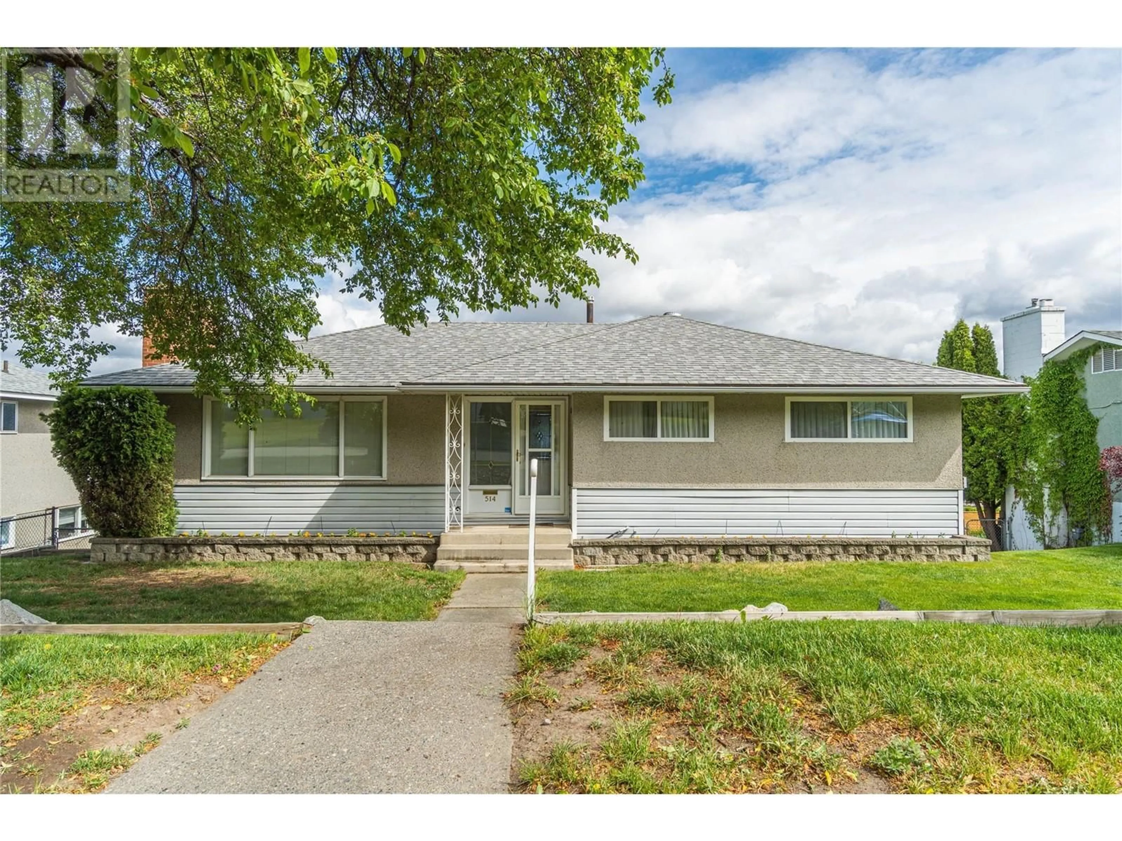 Home with vinyl exterior material, street for 514 BATTLE STREET WEST, Kamloops British Columbia V2C1H2