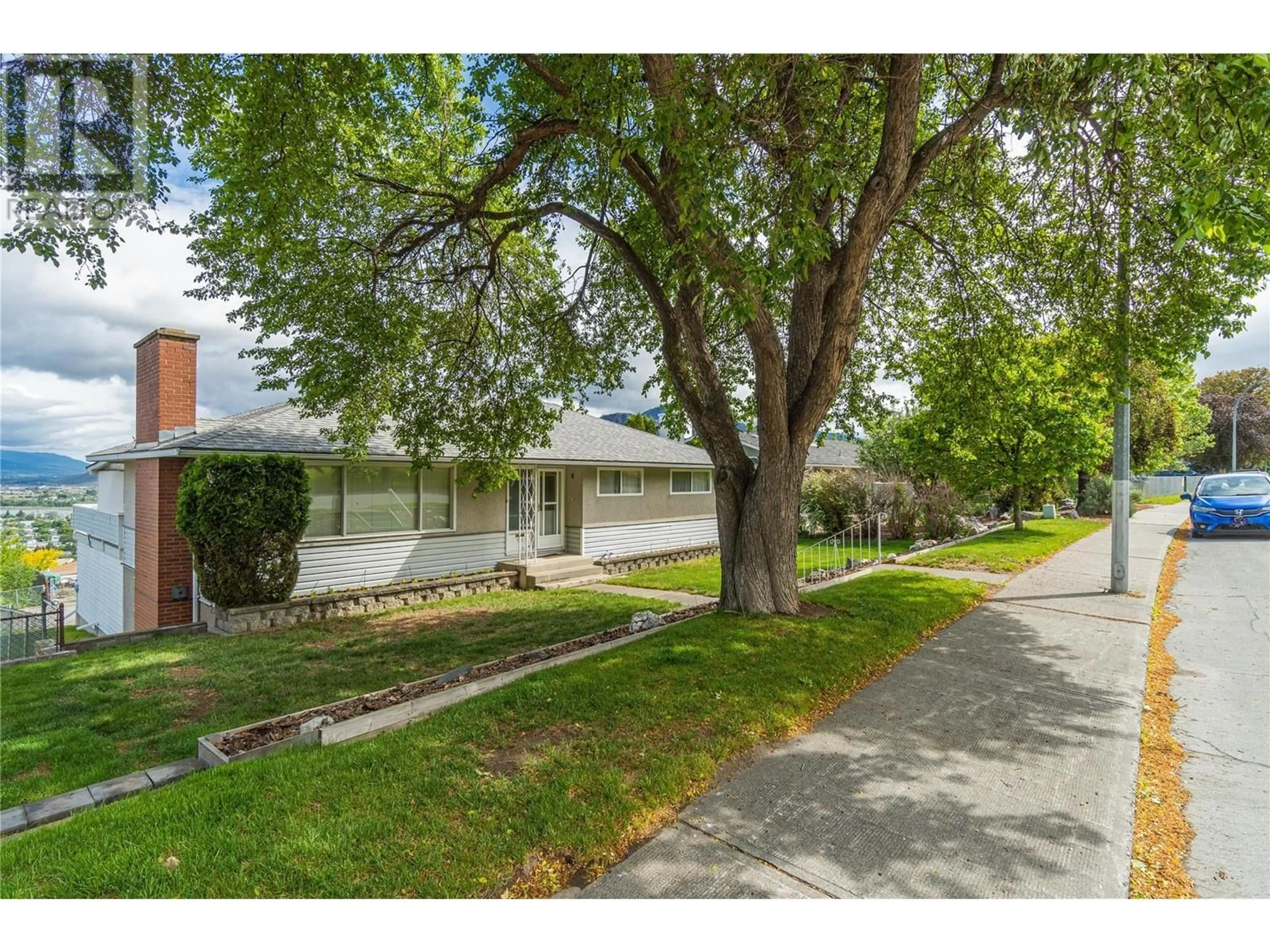 A pic from outside/outdoor area/front of a property/back of a property/a pic from drone, street for 514 BATTLE STREET WEST, Kamloops British Columbia V2C1H2
