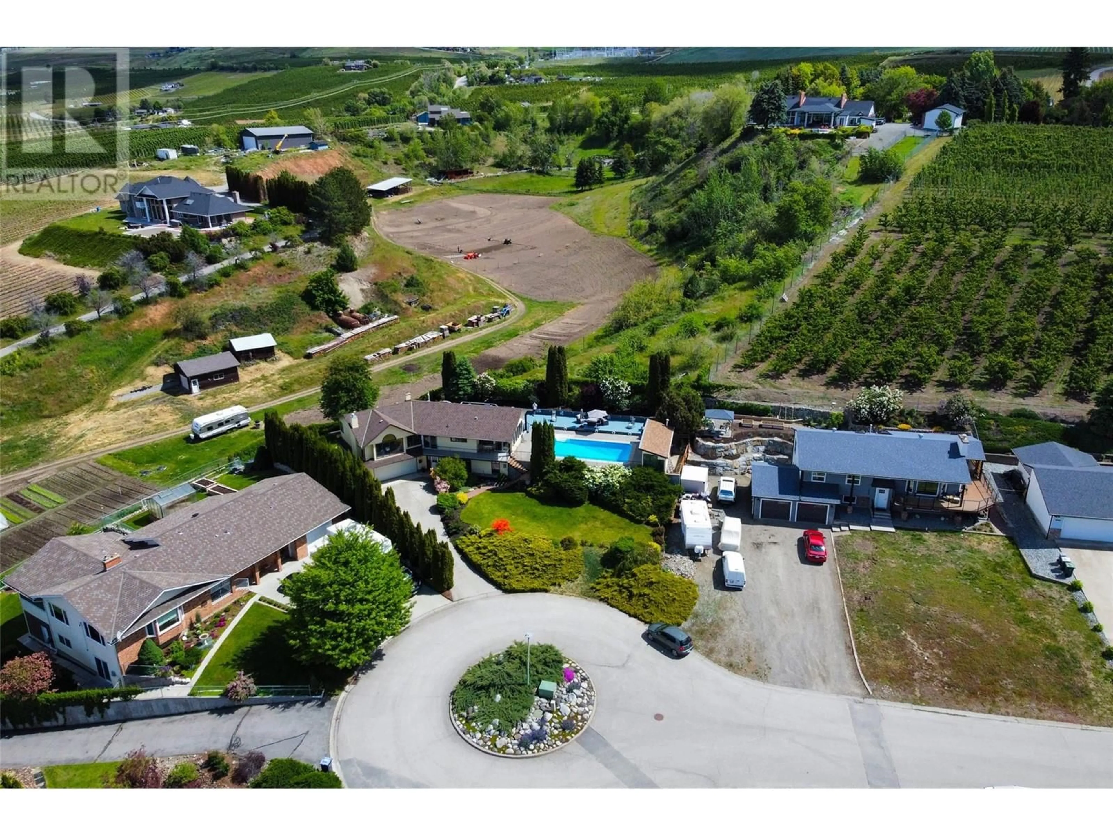 A pic from outside/outdoor area/front of a property/back of a property/a pic from drone, mountain view for 1035 SUTCLIFFE COURT, Kelowna British Columbia V1P1B6