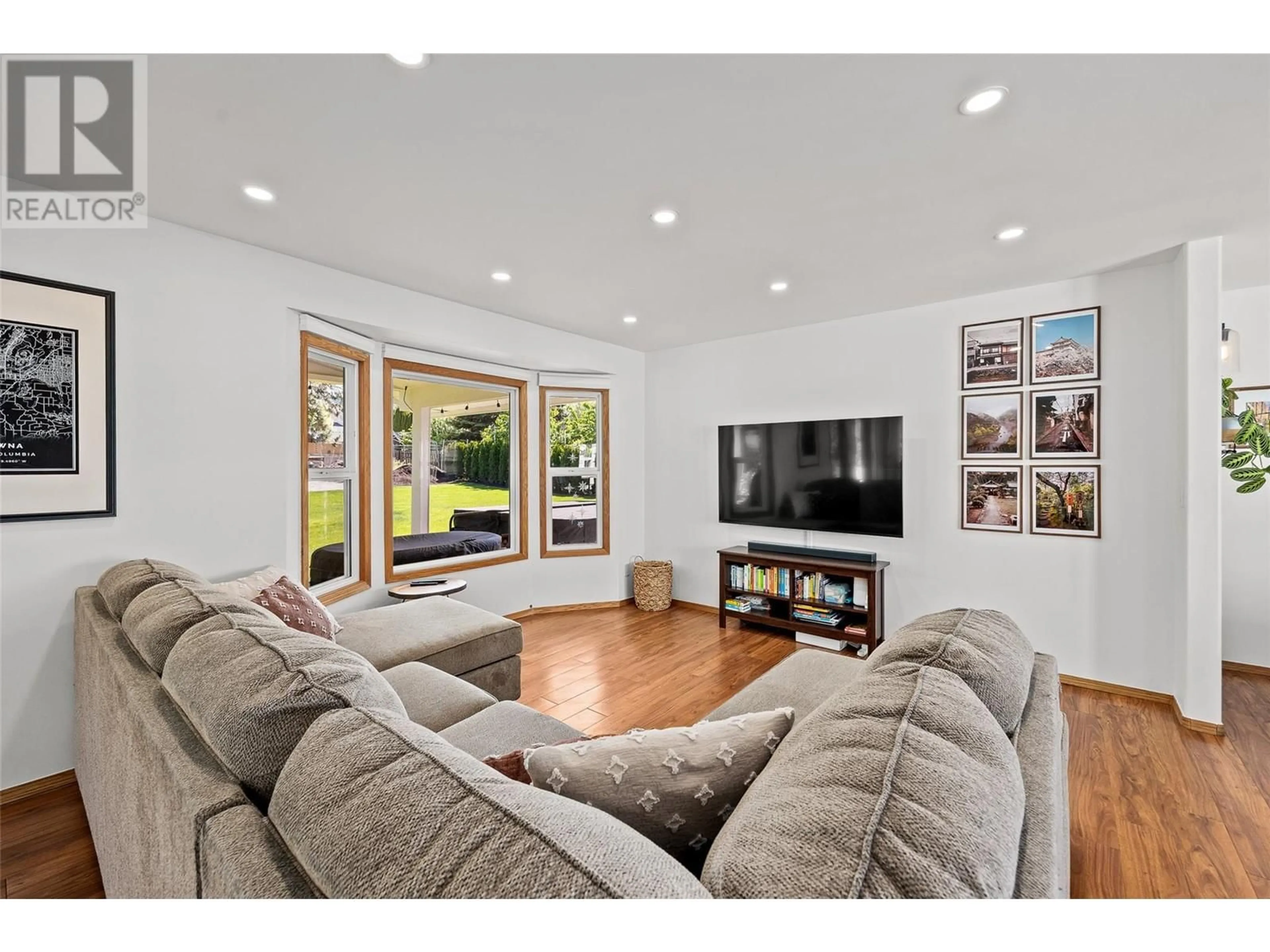 Living room with furniture, unknown for 1451 OAKRIDGE ROAD, Kelowna British Columbia V1W3A8