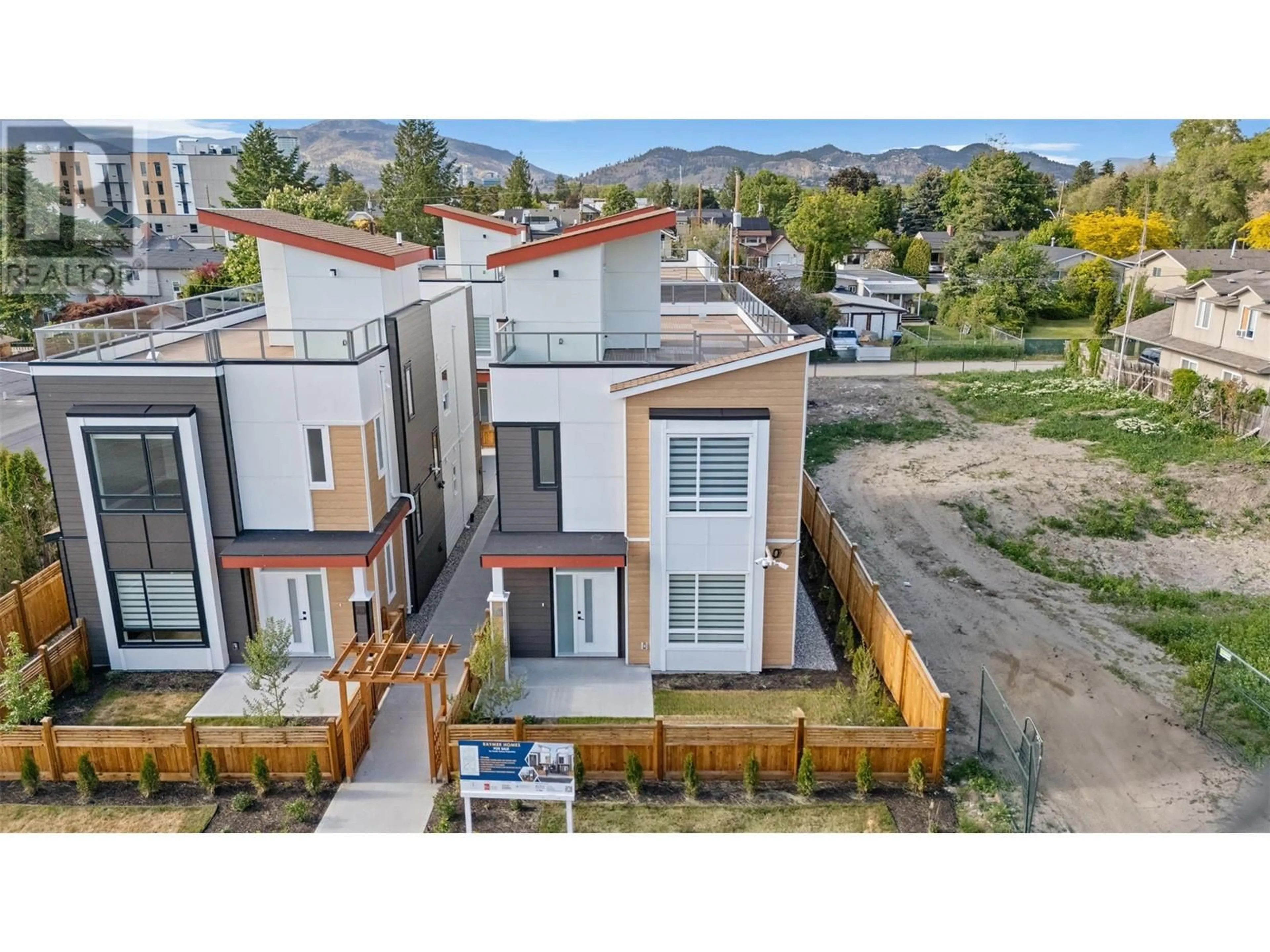 A pic from outside/outdoor area/front of a property/back of a property/a pic from drone, mountain view for 754 RAYMER AVENUE, Kelowna British Columbia V1Y4Z8