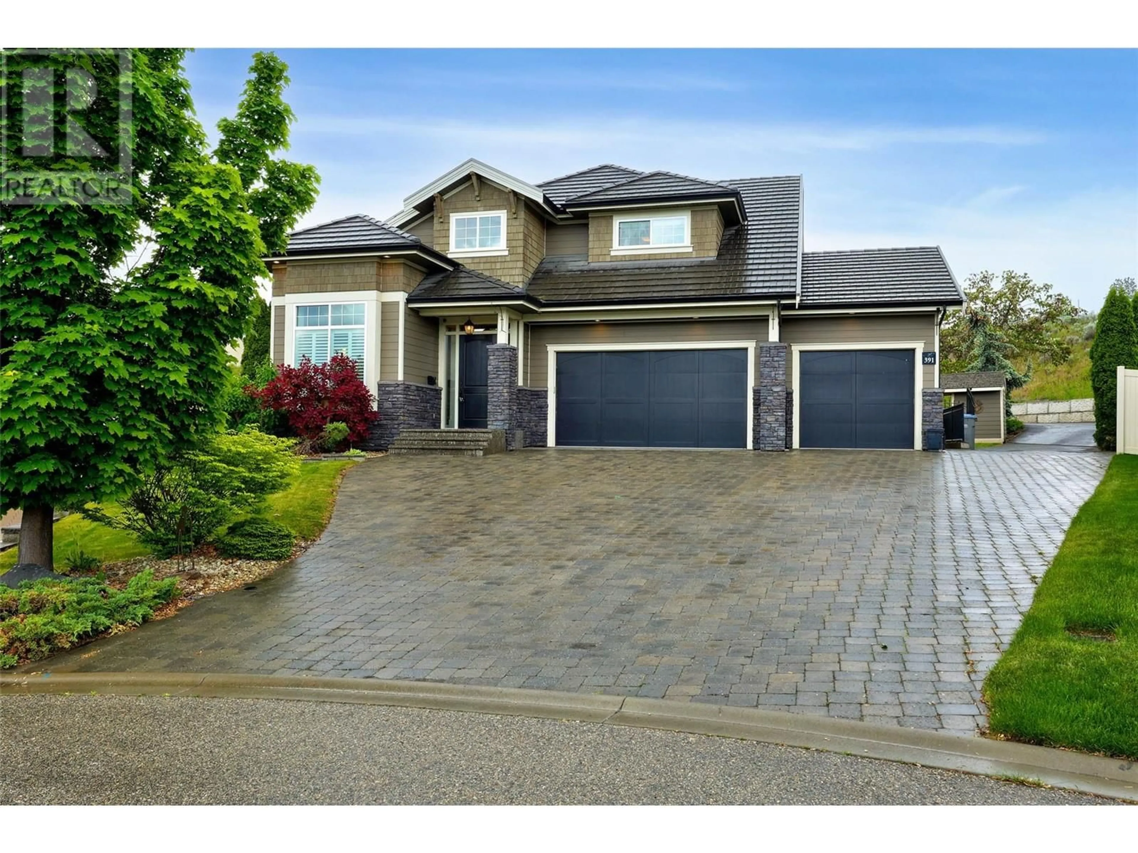Home with vinyl exterior material, street for 391 FERNIE PLACE, Kamloops British Columbia V2C6S4