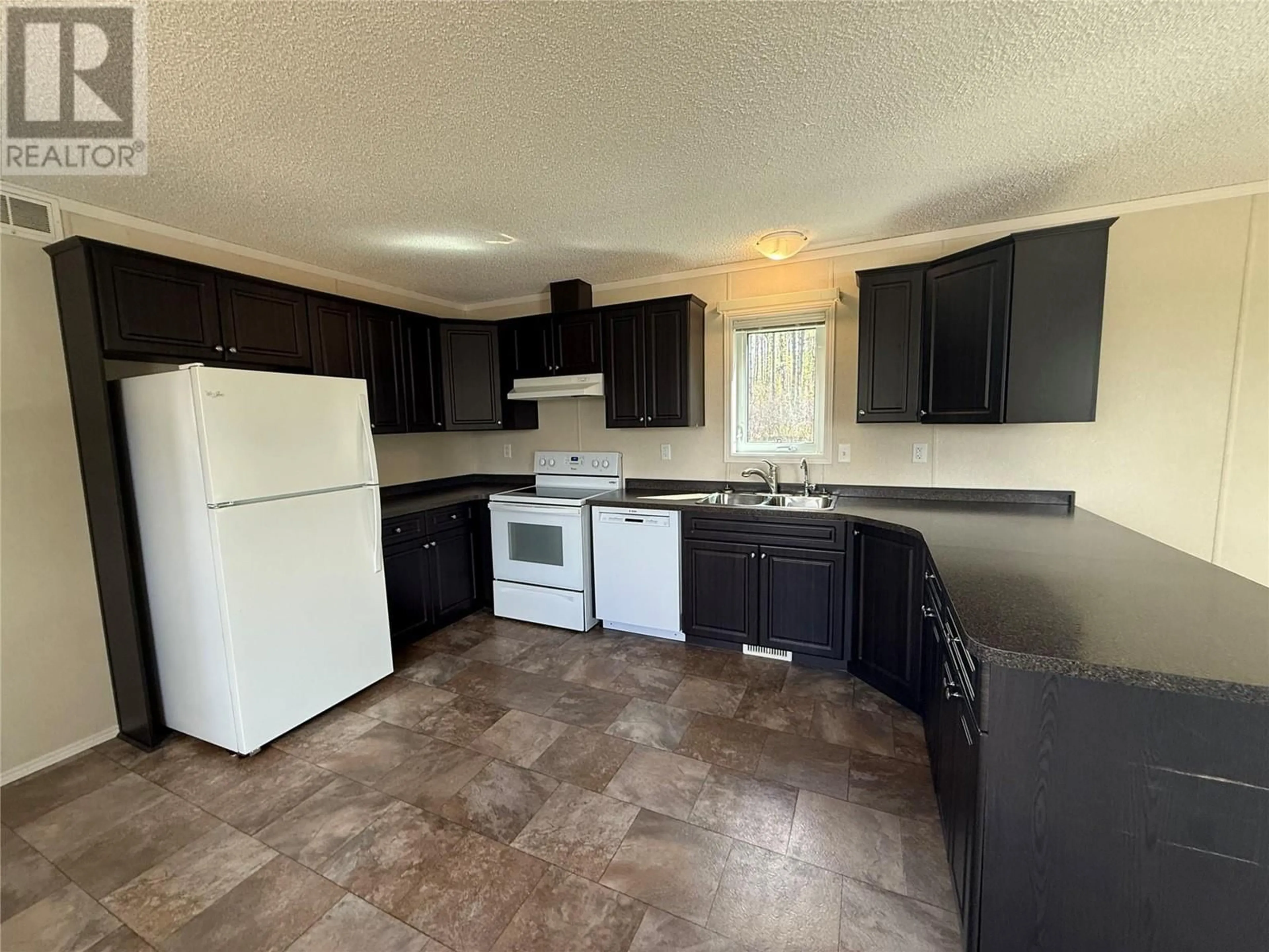 Standard kitchen, unknown for 129 MOORE WAY, Dawson Creek British Columbia V0C2C0