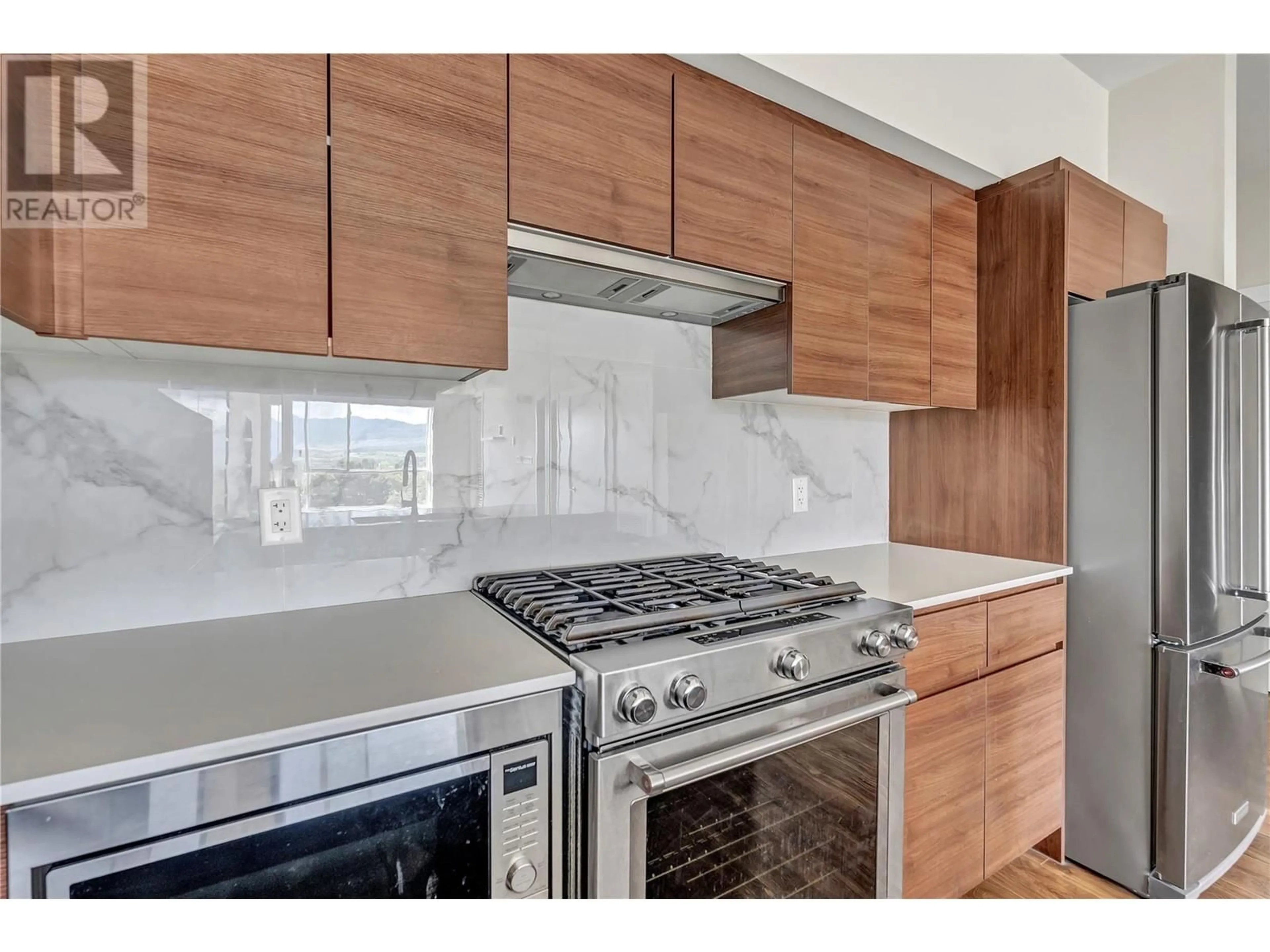 Standard kitchen, unknown for 412 - 1925 ENTERPRISE WAY, Kelowna British Columbia V1Y0J8