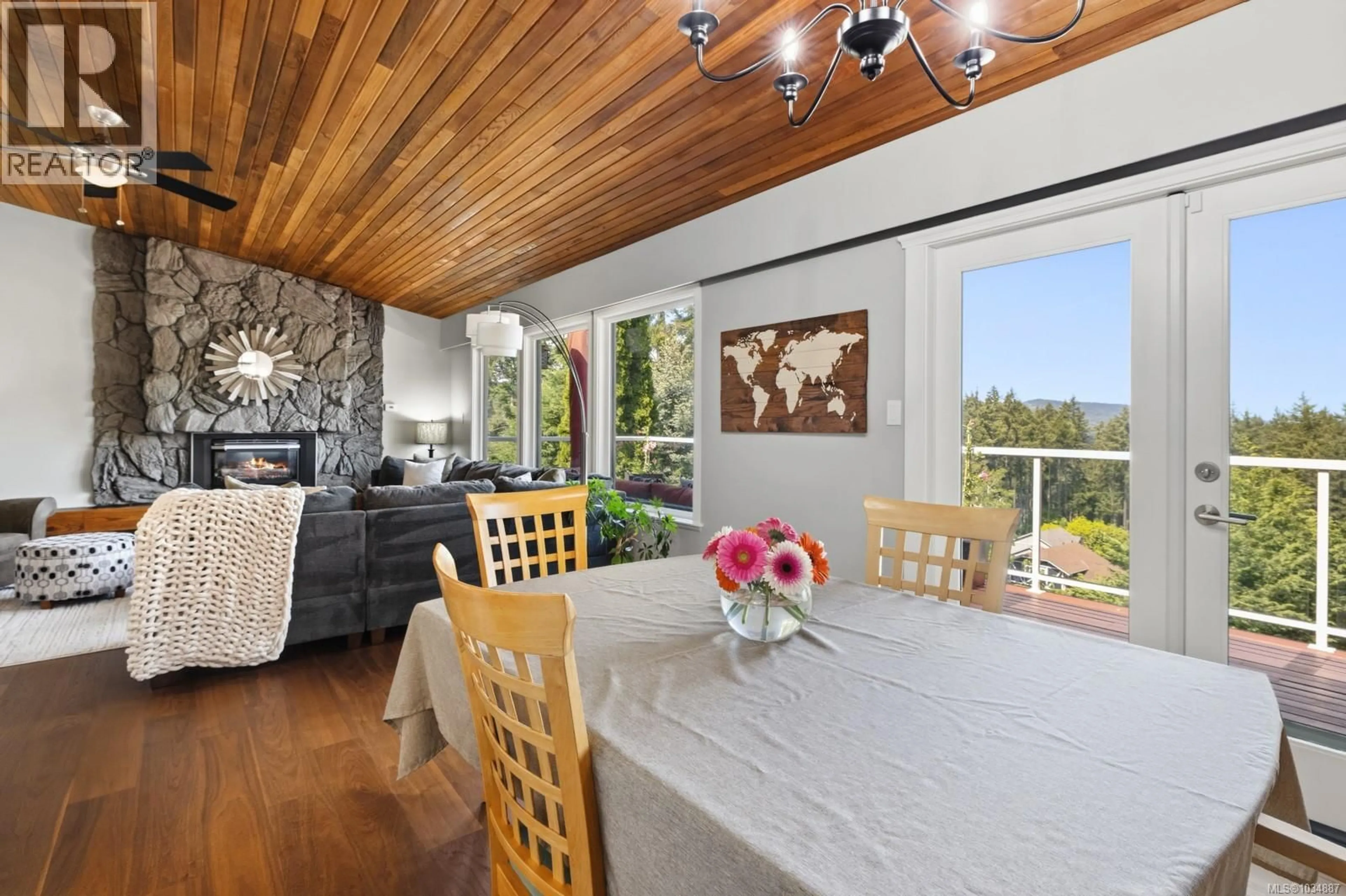 Dining room, wood/laminate floor for 1415 KINGSVIEW ROAD, Duncan British Columbia V9L5P1