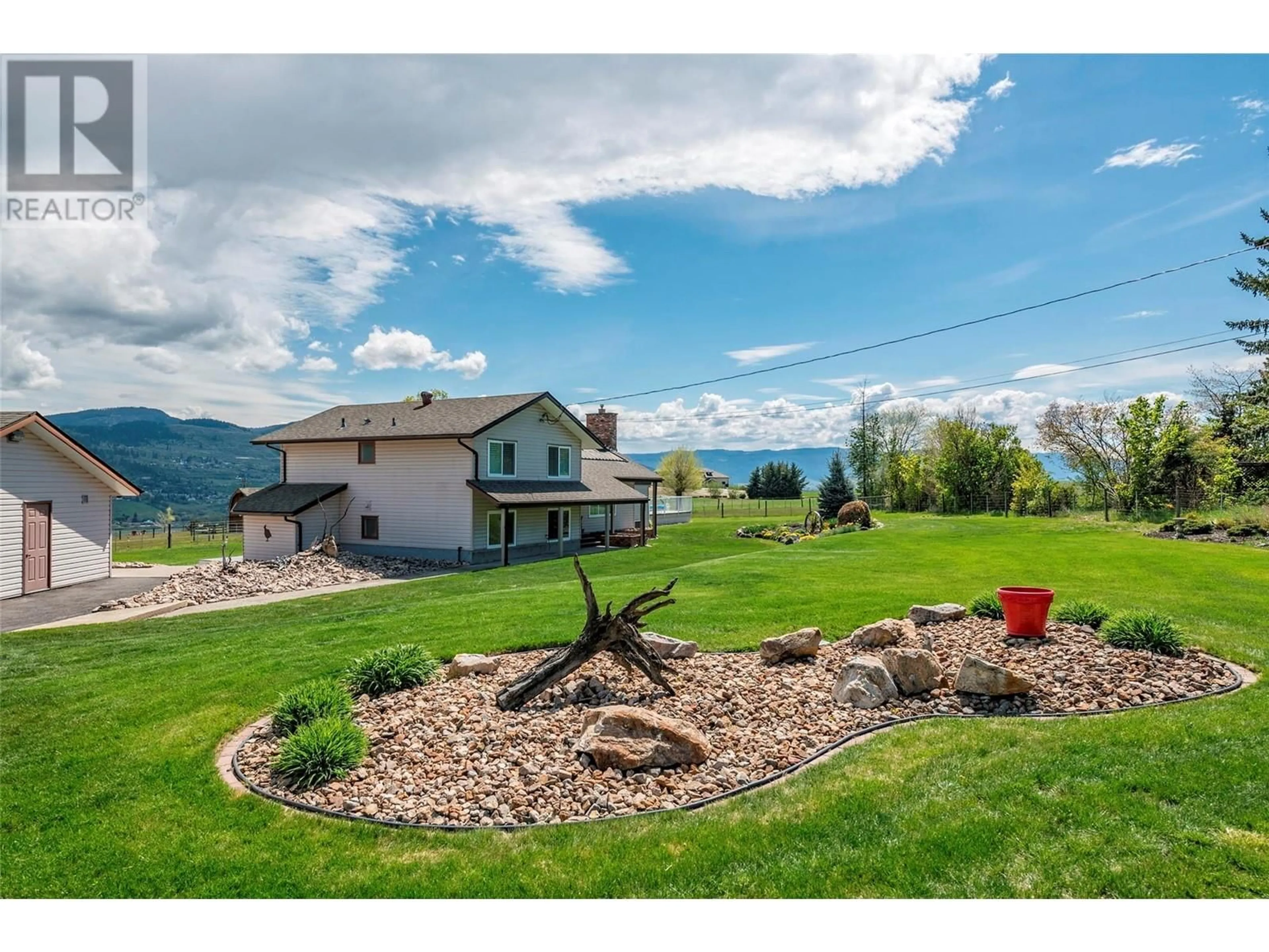 A pic from outside/outdoor area/front of a property/back of a property/a pic from drone, water/lake/river/ocean view for 186 STEPPING STONES CRESCENT, Spallumcheen British Columbia V1H1X2