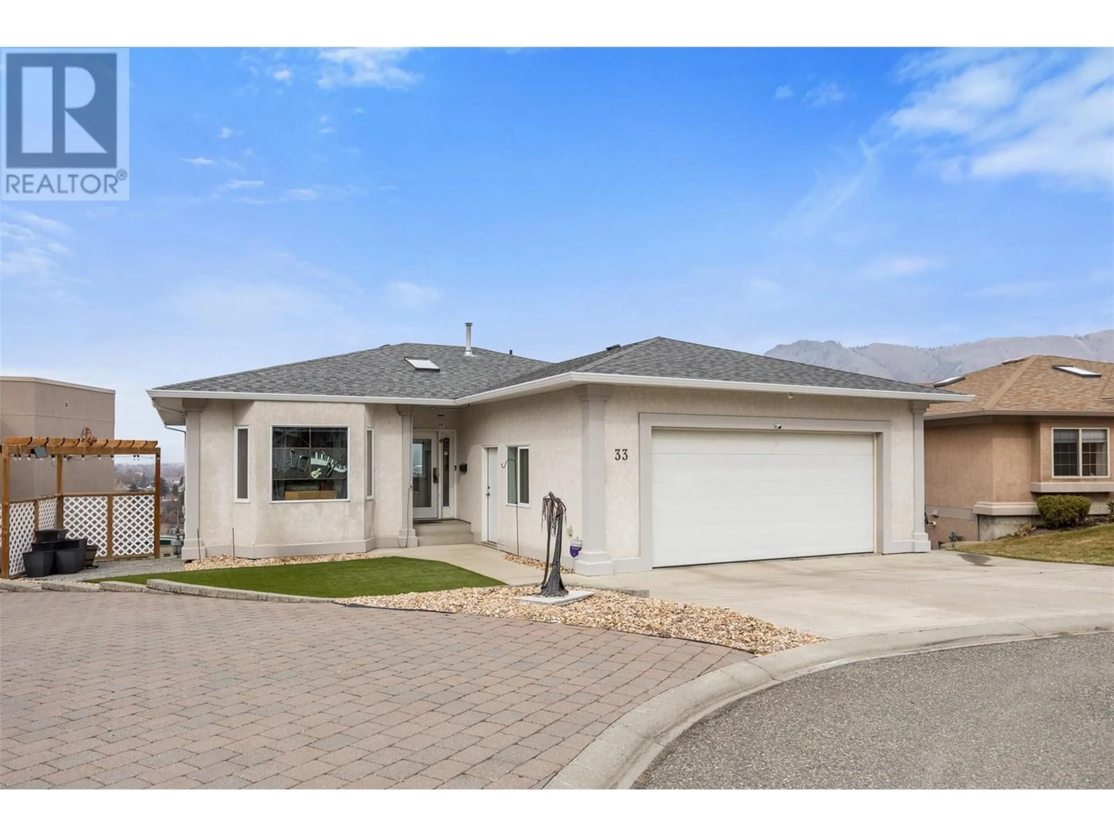 Home with vinyl exterior material, street for 33 - 1651 VALLEYVIEW DRIVE, Kamloops British Columbia V2C0A4