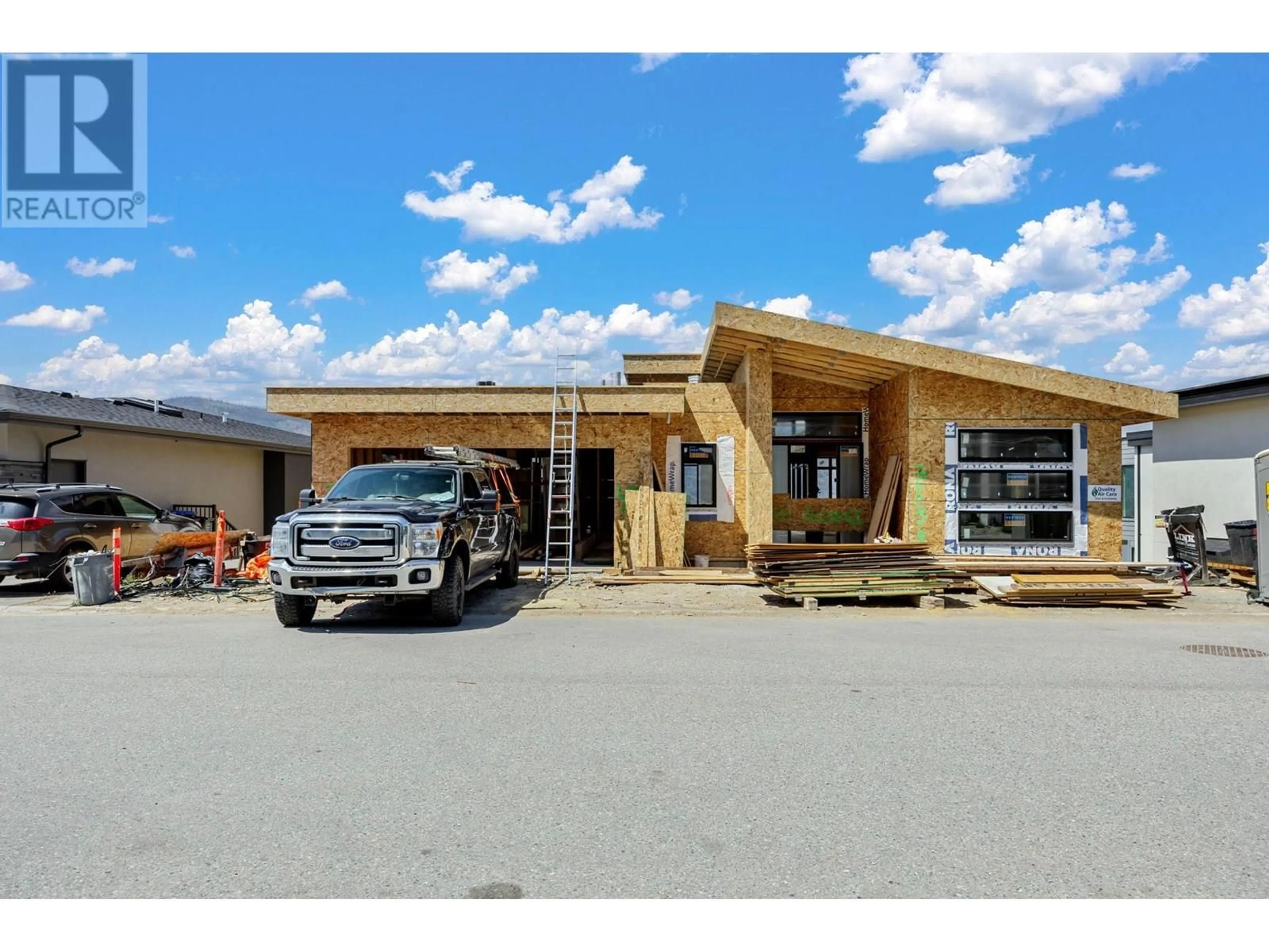 Indoor garage for 3538 SAGEHILL COURT, Kelowna British Columbia V1V3G2