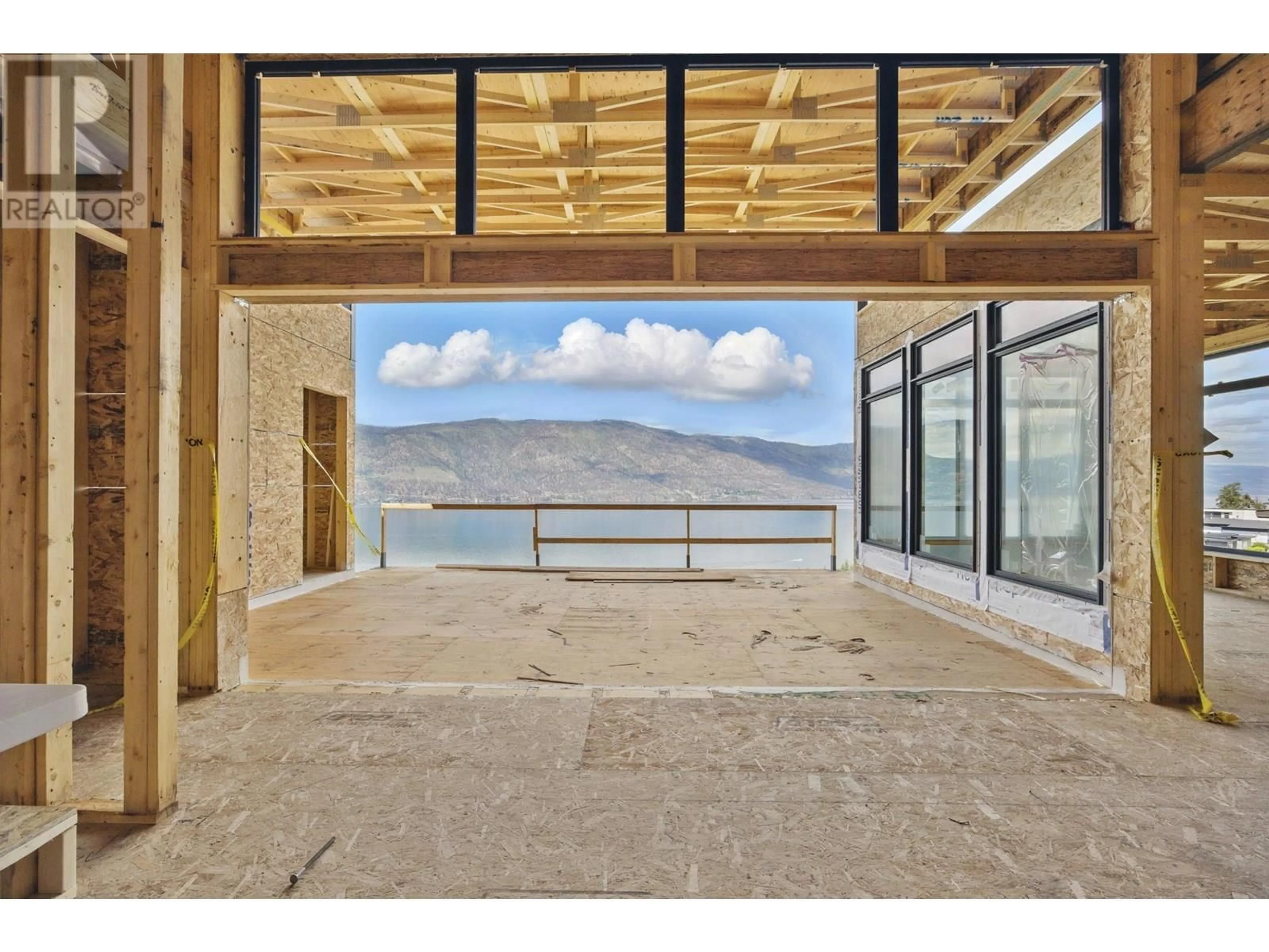 Indoor foyer for 3538 SAGEHILL COURT, Kelowna British Columbia V1V3G2