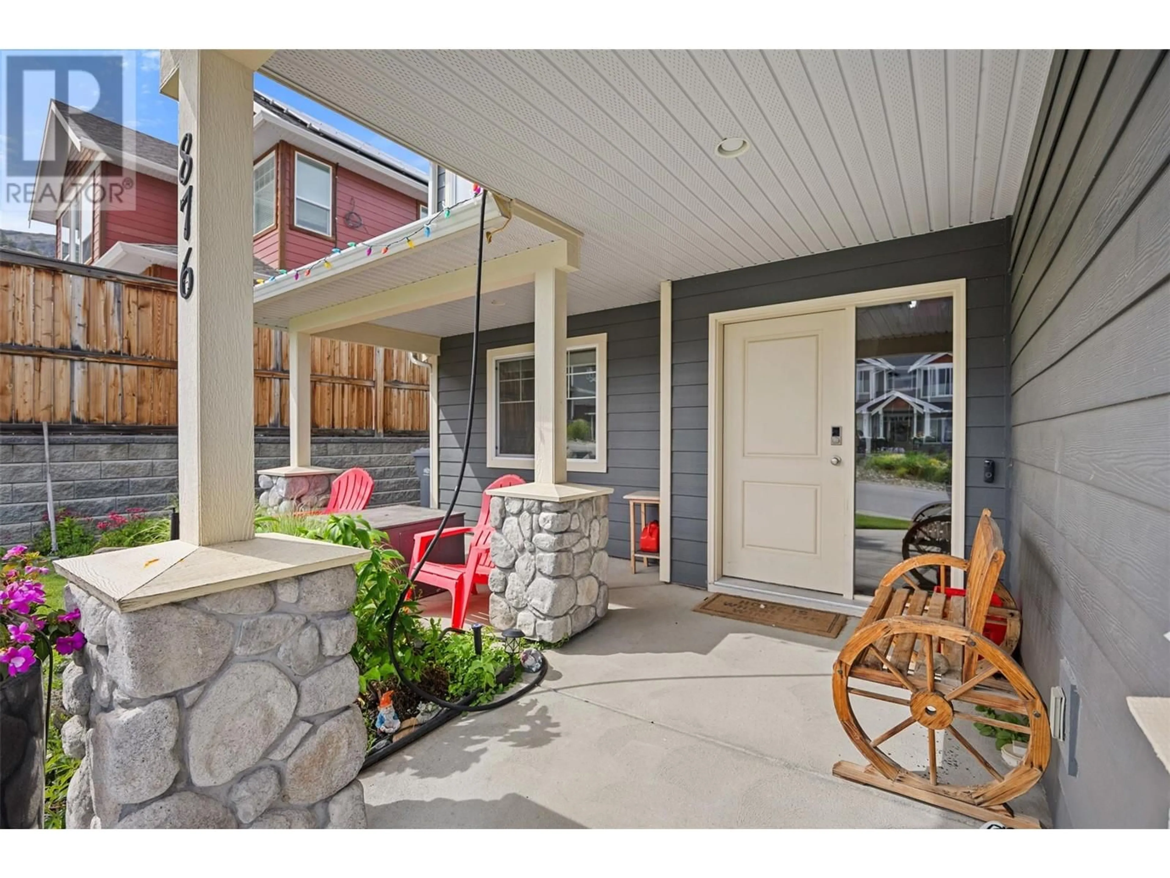 Indoor entryway for 876 WOODRUSH DRIVE, Kamloops British Columbia V2B0E3
