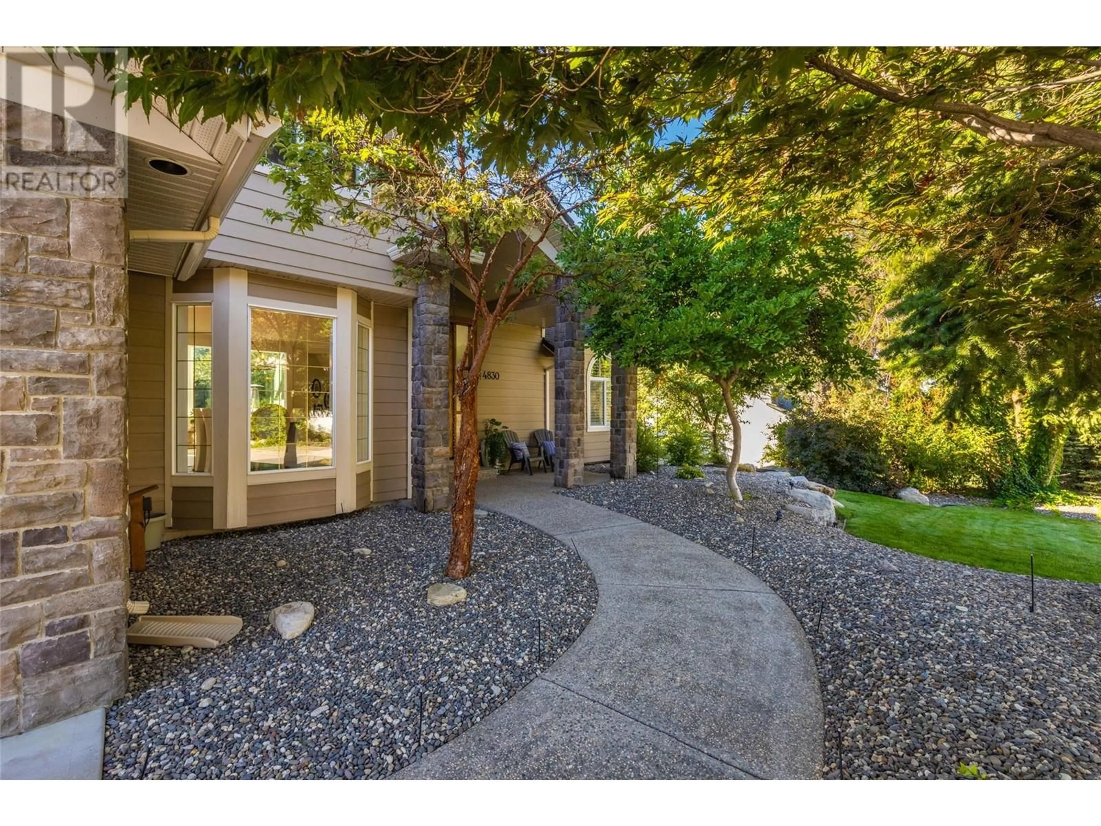 Indoor entryway for 4830 CANYON RIDGE CRESCENT, Kelowna British Columbia V1W4A1