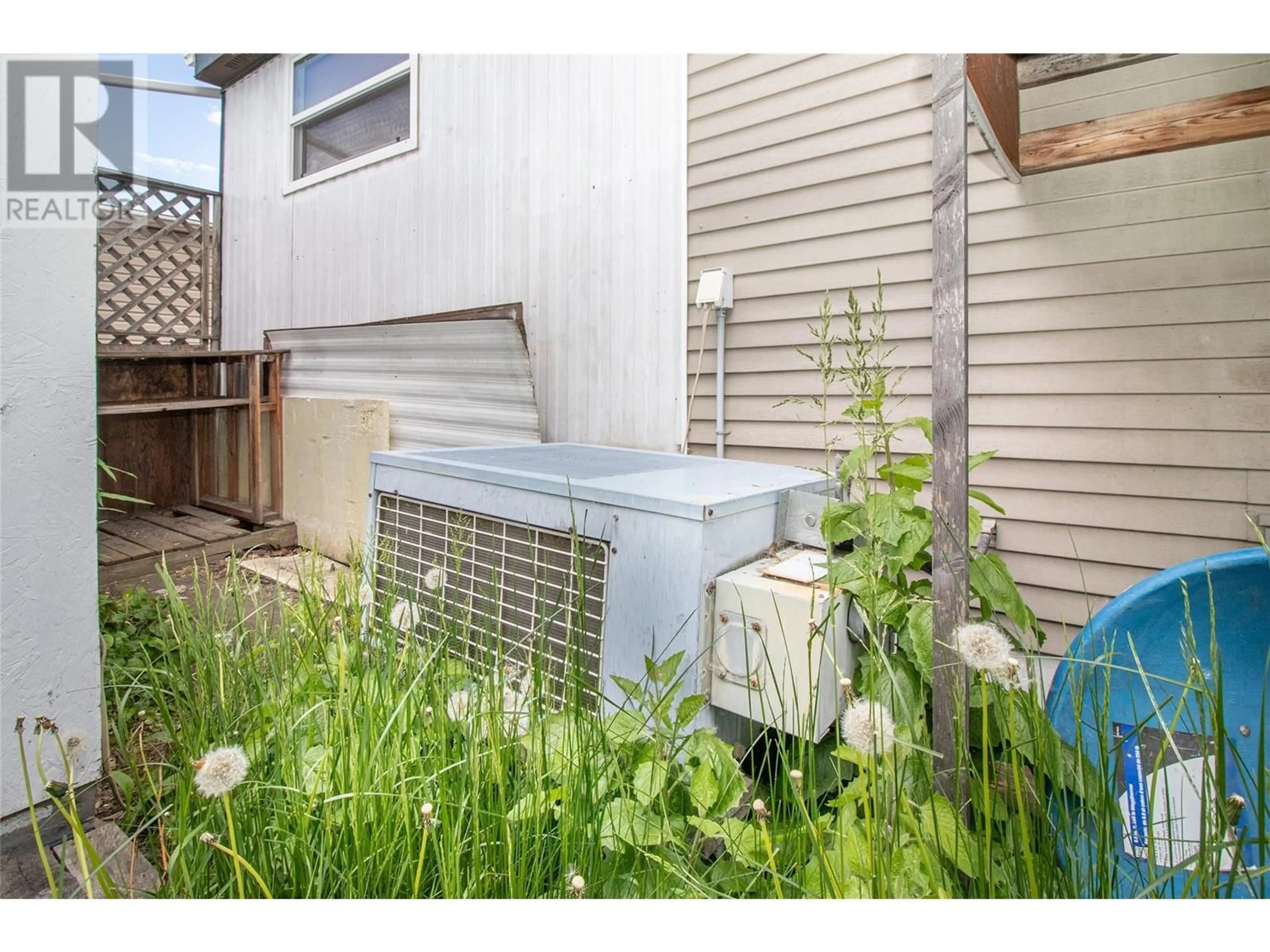Patio, street for 39 - 3745 LAKESHORE ROAD, Kelowna British Columbia V1W3K4