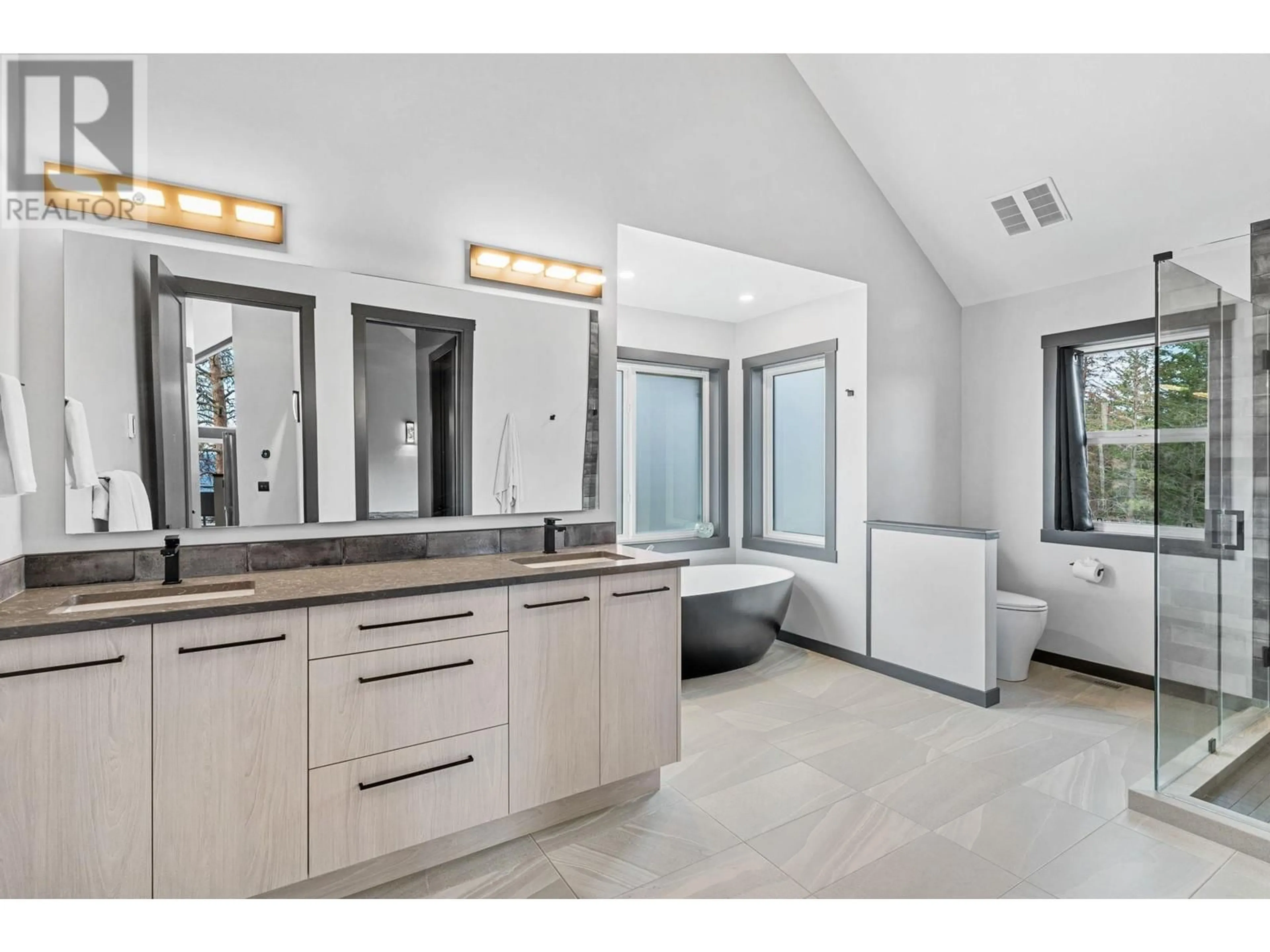 Contemporary bathroom, ceramic/tile floor for 591 MOODY CRESCENT, Vernon British Columbia V1H2C8