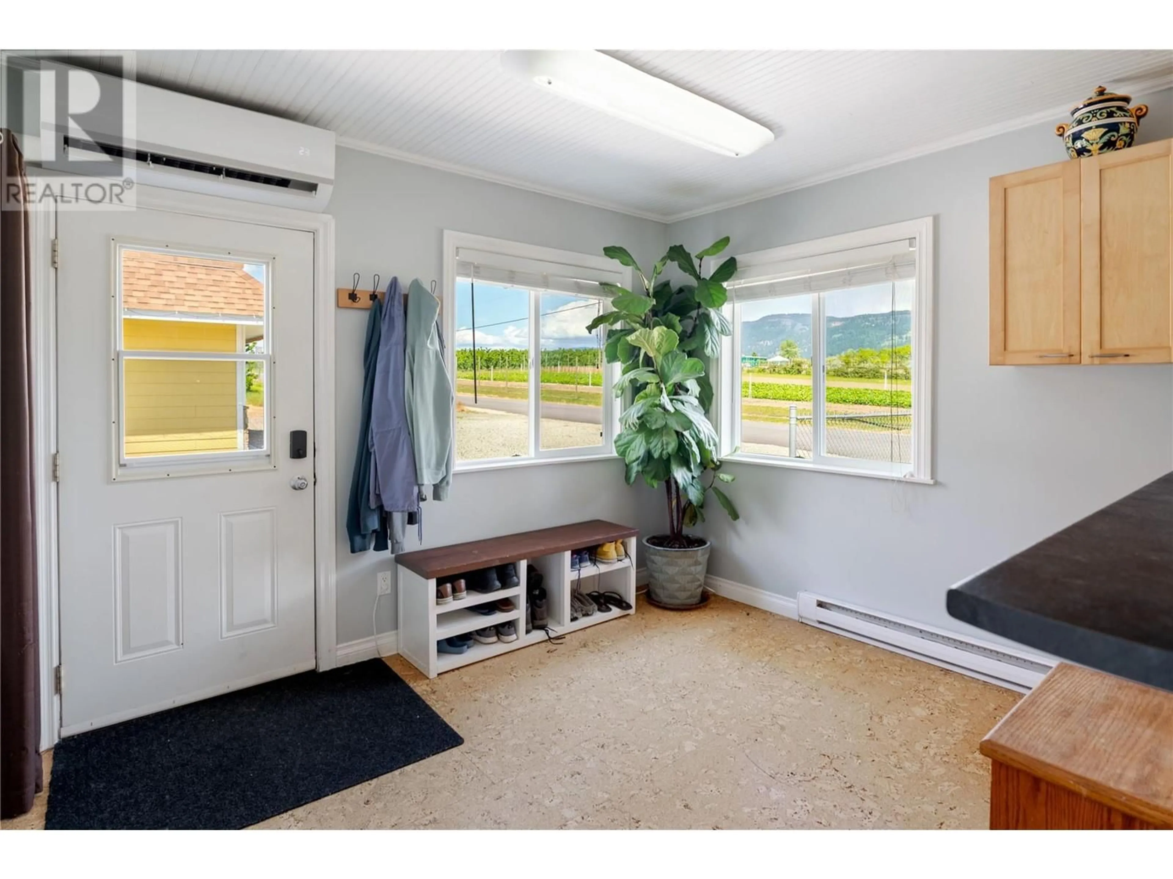 Indoor entryway for 10484 SEATON ROAD, Lake Country British Columbia V4V1K4
