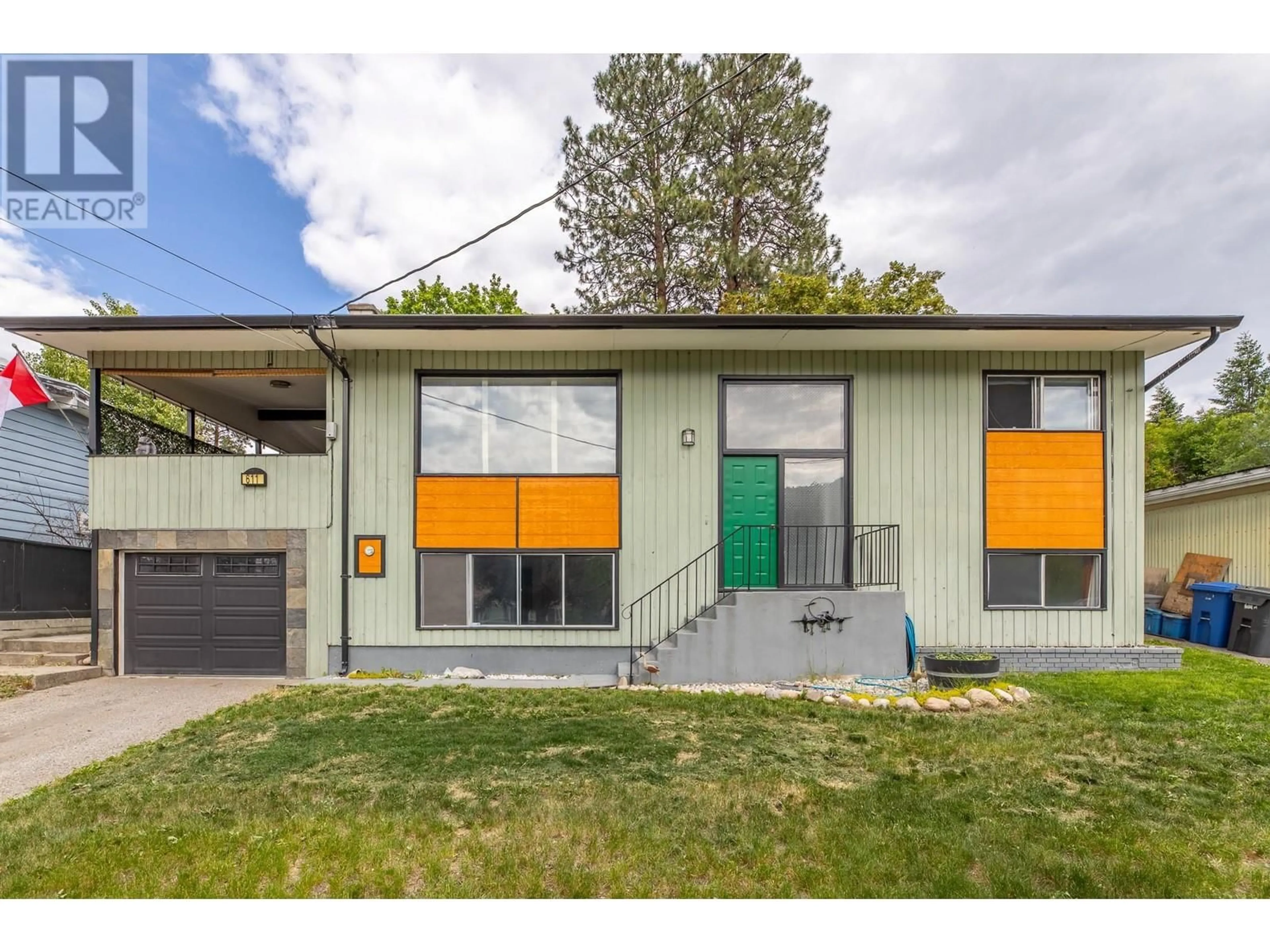 Home with vinyl exterior material, street for 611 EAST SIDE ROAD, Okanagan Falls British Columbia V0H1R5