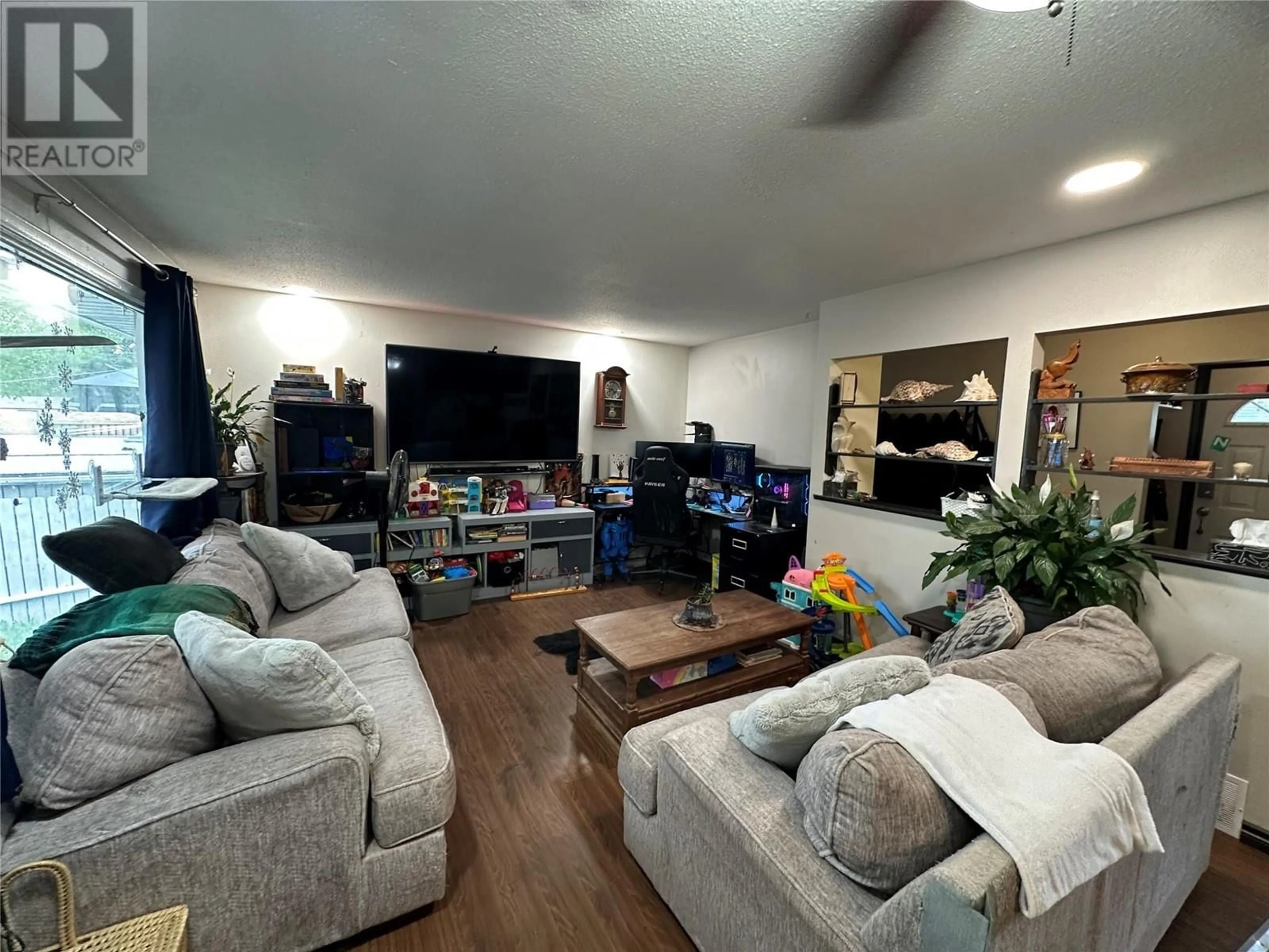 Living room with furniture, unknown for 1517 95 AVENUE, Dawson Creek British Columbia V1G1J9