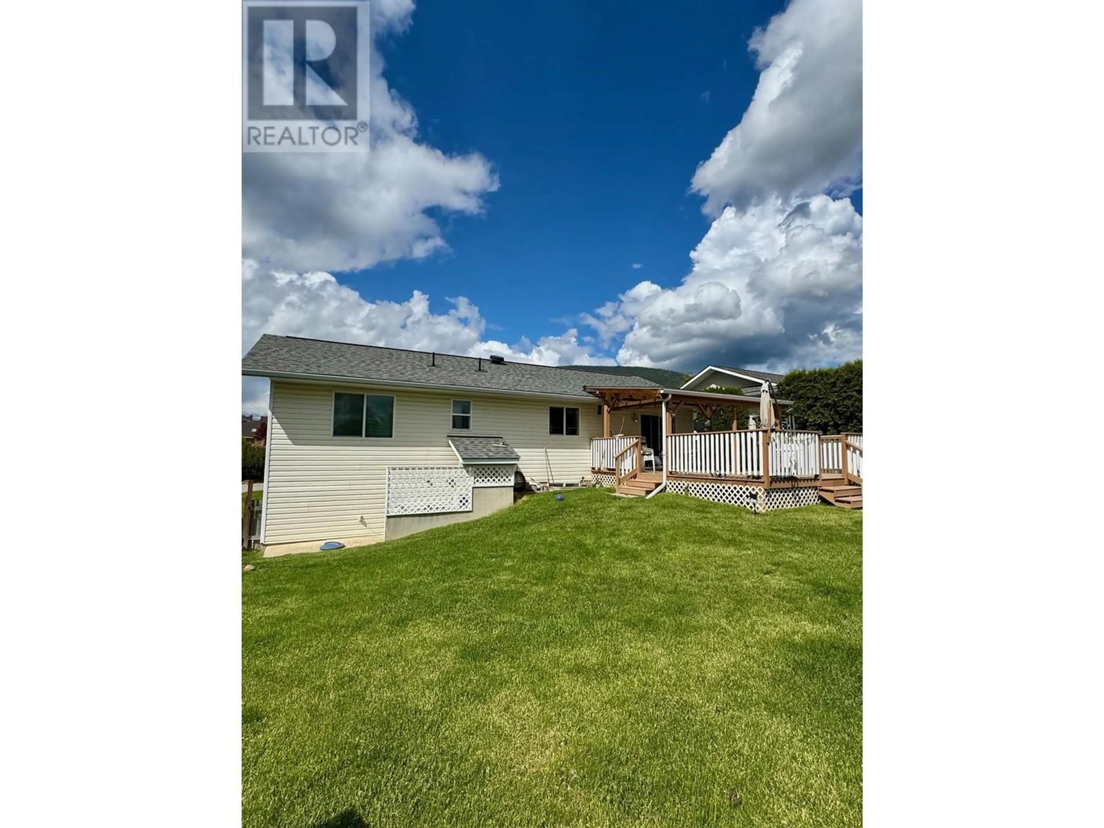 A pic from outside/outdoor area/front of a property/back of a property/a pic from drone, water/lake/river/ocean view for 307 DUGAN STREET, Creston British Columbia V0B1G3