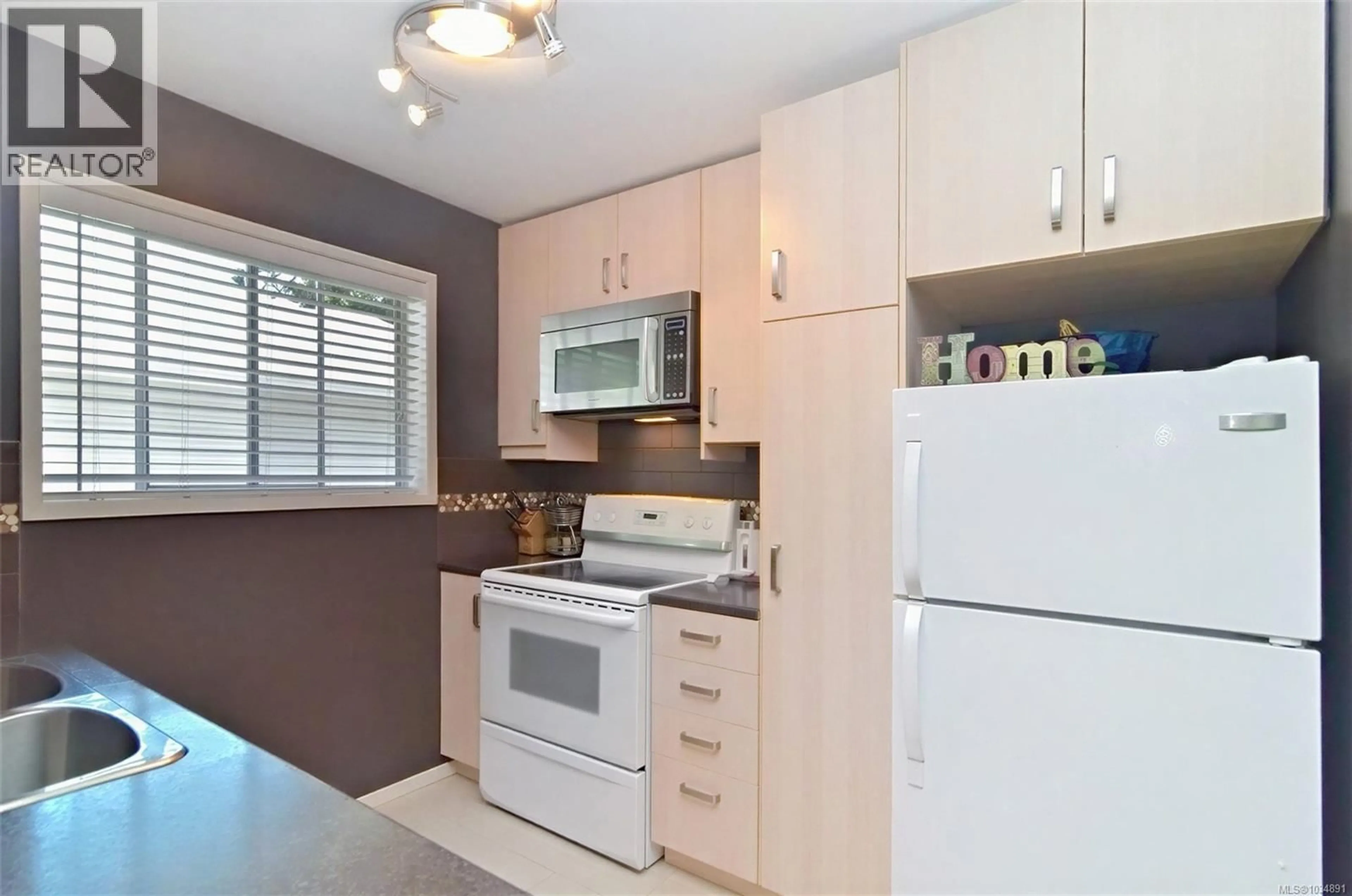 Standard kitchen, unknown for 379 KISLINGBURY LANE, View Royal British Columbia V9B5R2