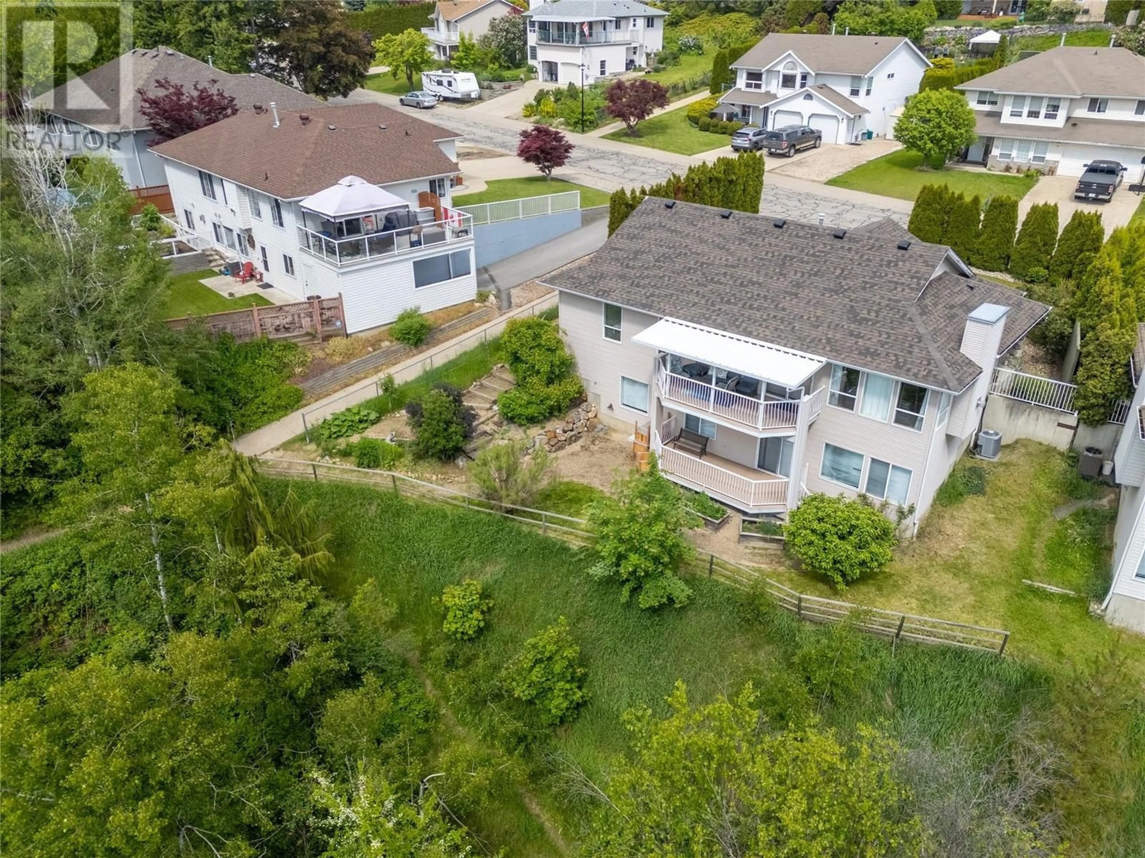 A pic from outside/outdoor area/front of a property/back of a property/a pic from drone, water/lake/river/ocean view for 231 17 STREET SOUTHEAST, Salmon Arm British Columbia V1E1R7