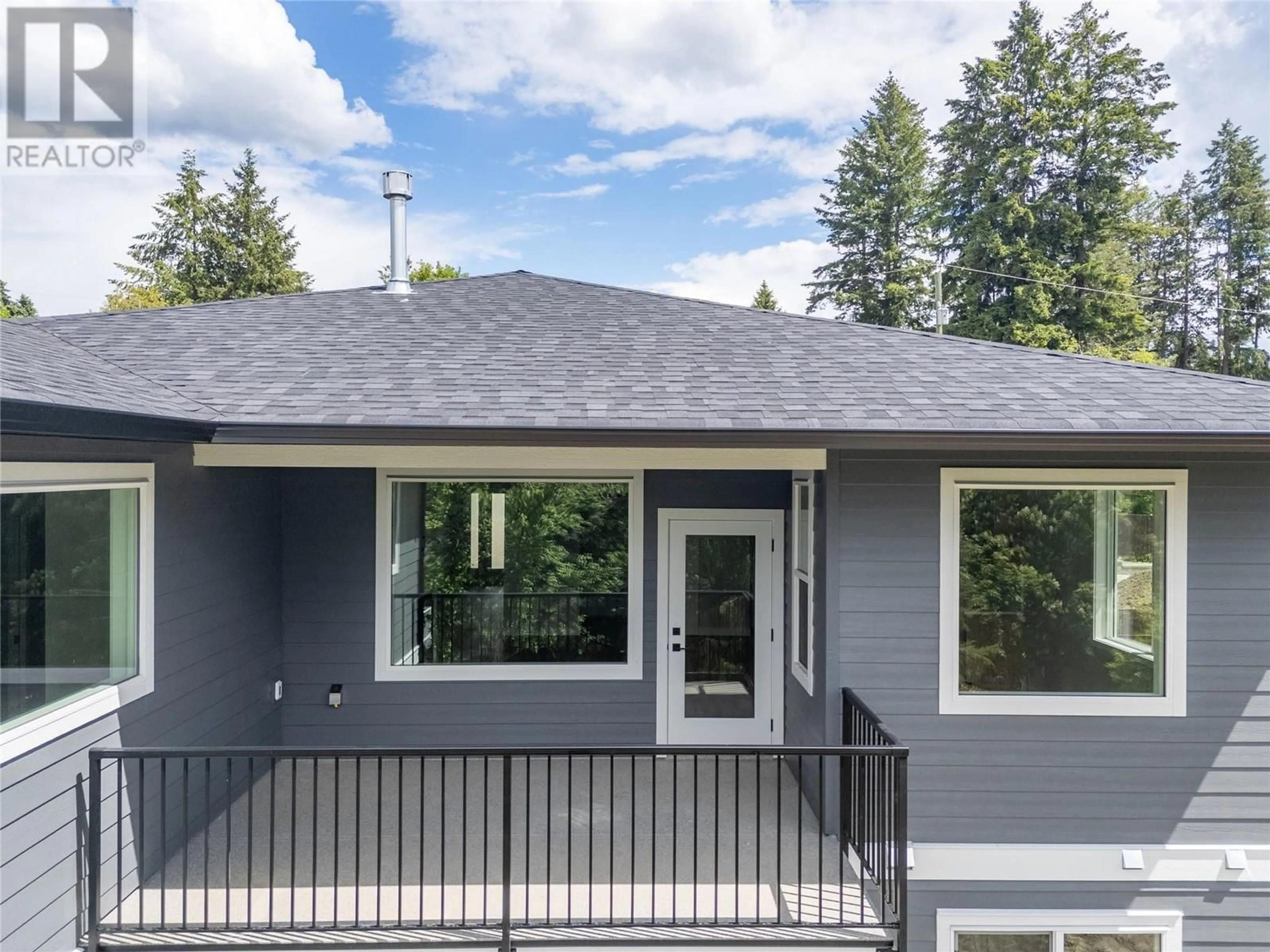 Home with vinyl exterior material, street for 2971 27 STREET NORTHEAST, Salmon Arm British Columbia V1E2Z7