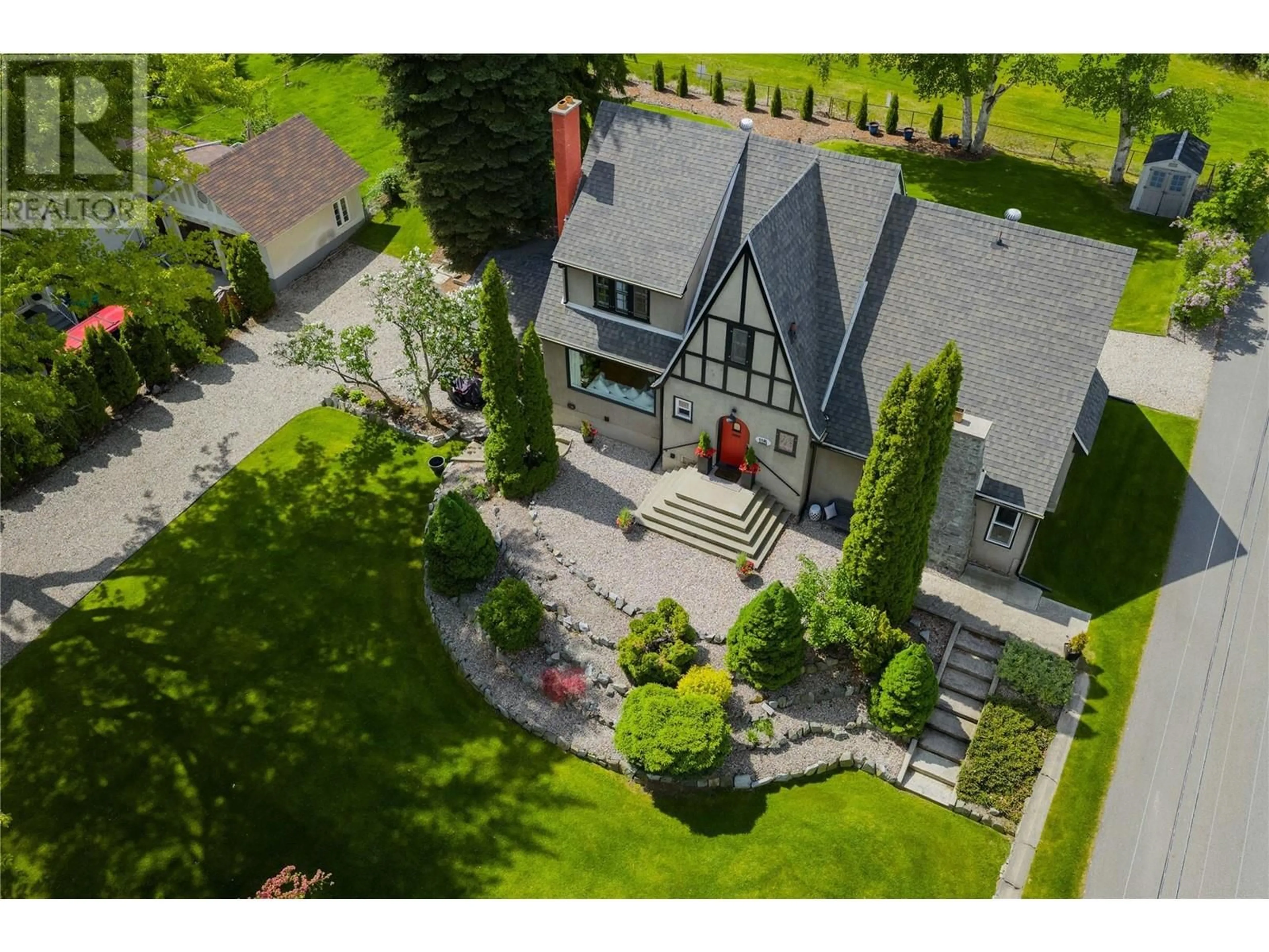 A pic from outside/outdoor area/front of a property/back of a property/a pic from drone, street for 115 KOOTENAY AVENUE, Trail British Columbia V1R1H3