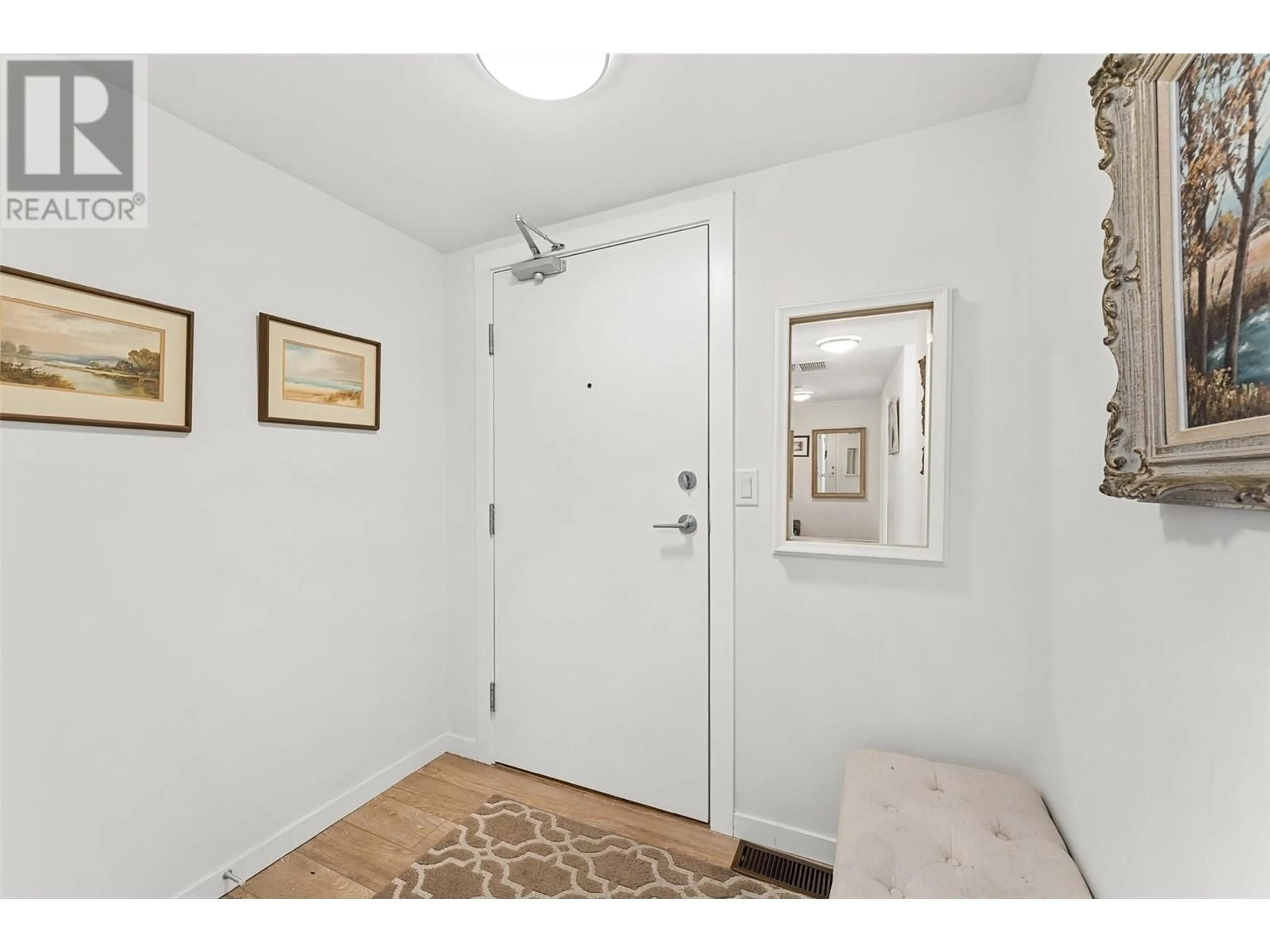 Indoor entryway for 304 - 485 GROVES AVENUE, Kelowna British Columbia V1Y0C1