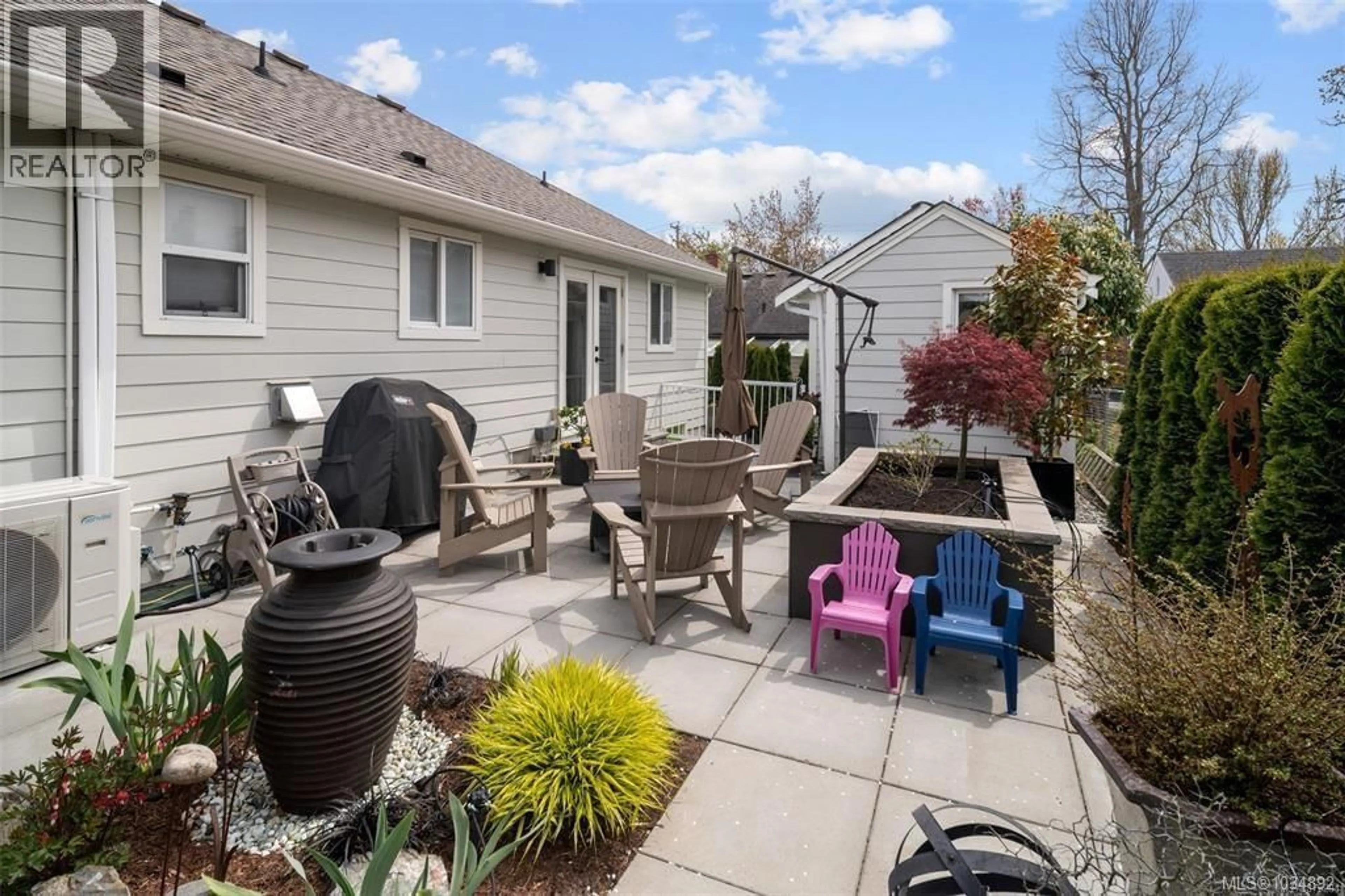 Patio, street for 2508 SHAKESPEARE STREET, Victoria British Columbia V8R4G5