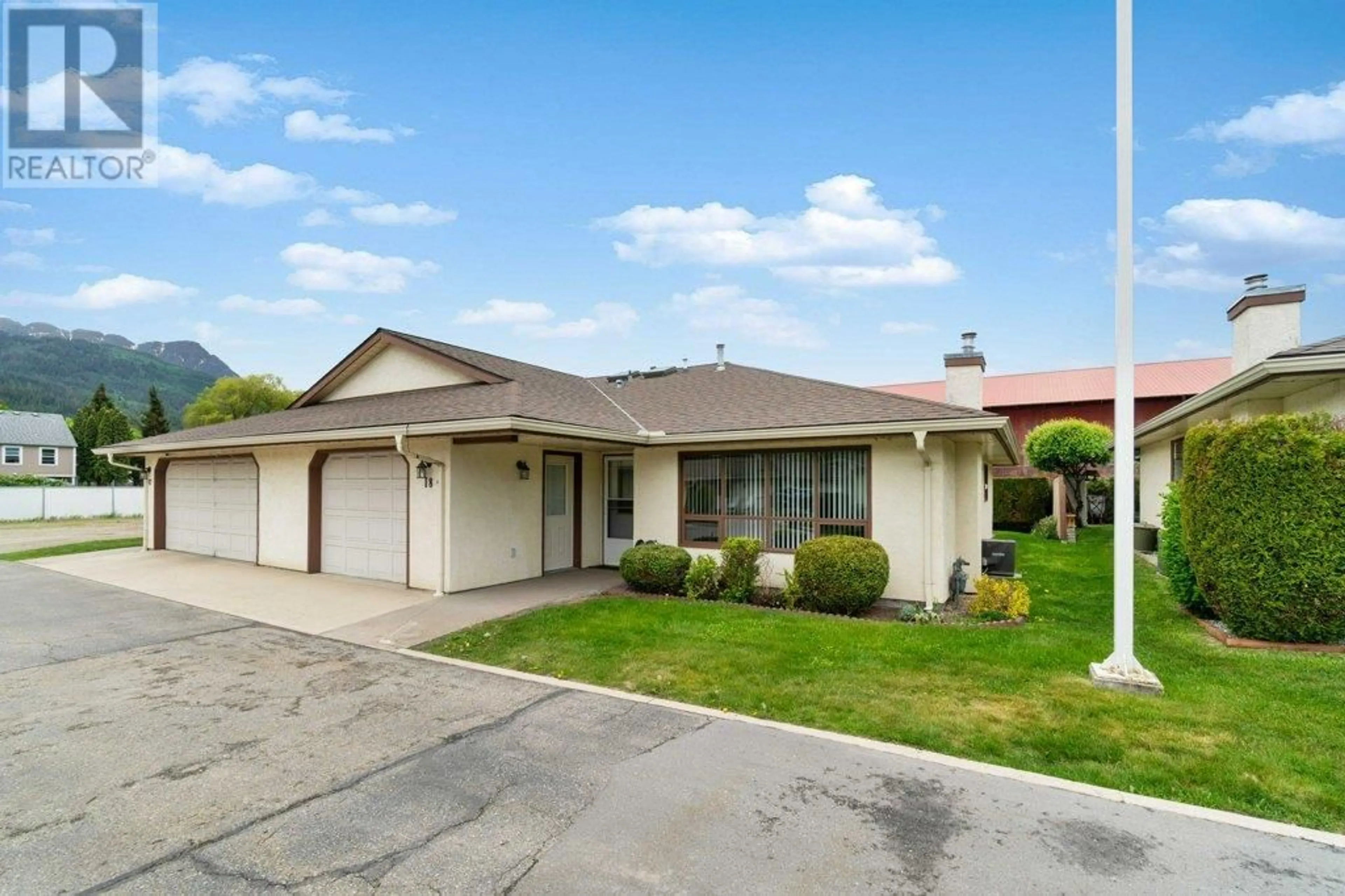 Home with vinyl exterior material, street for 18 - 151 8TH AVENUE SOUTHWEST, Salmon Arm British Columbia V1E1B9