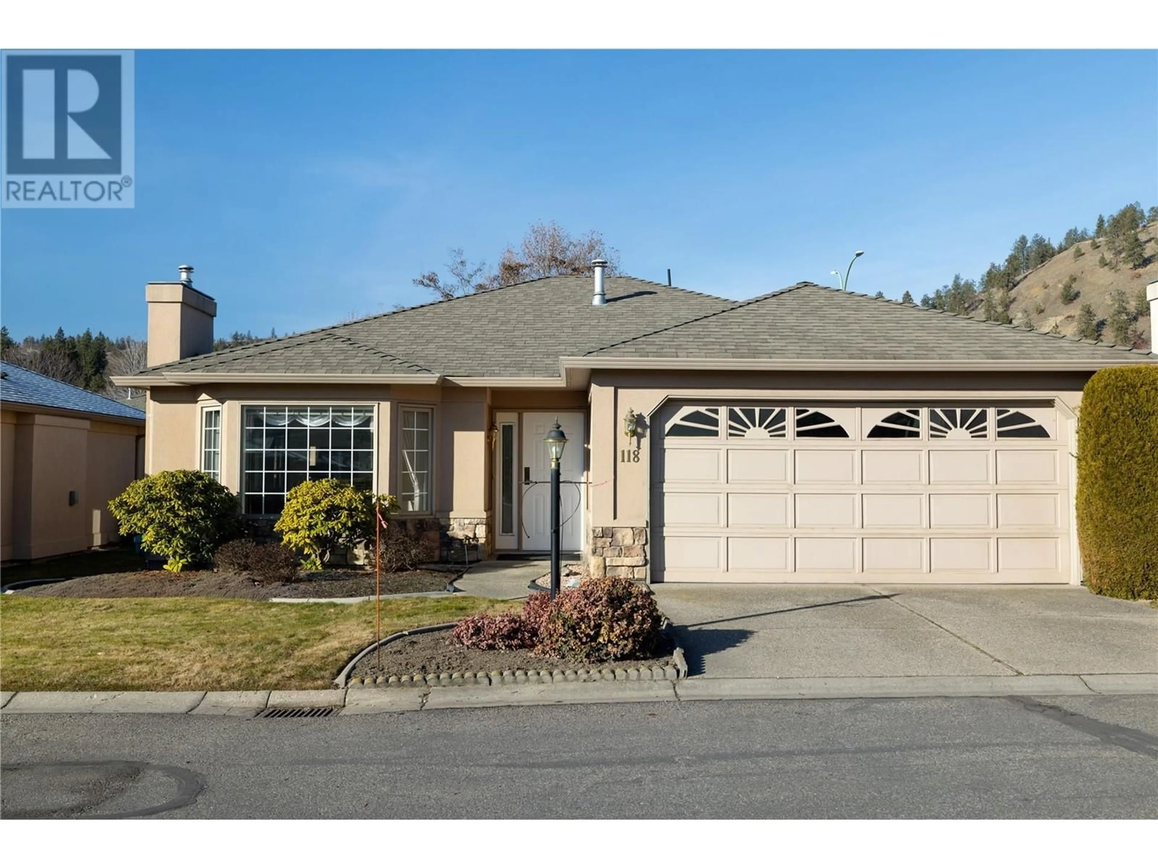 Home with vinyl exterior material, street for 118 - 595 YATES ROAD, Kelowna British Columbia V1V1P8