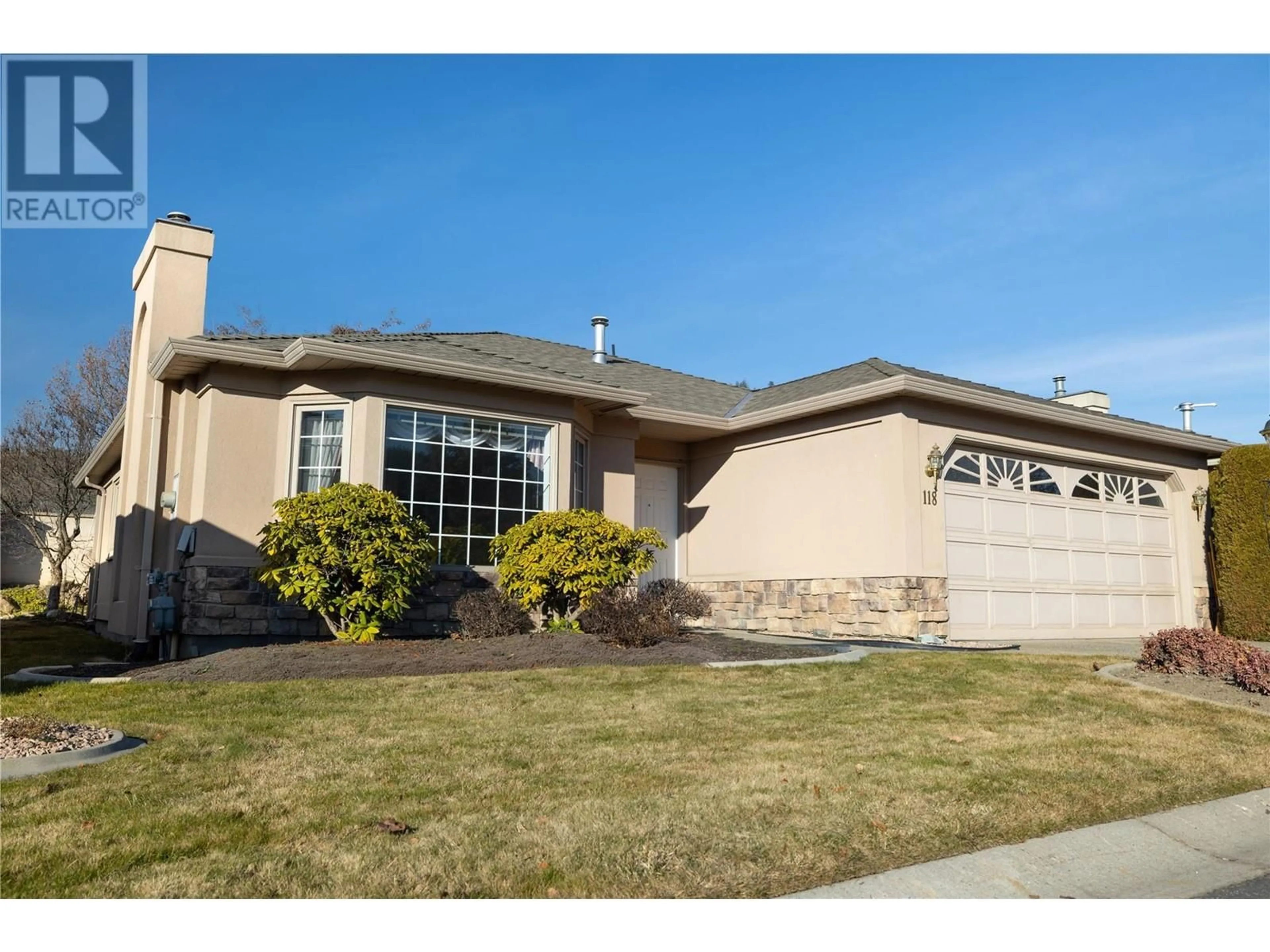 Home with vinyl exterior material, street for 118 - 595 YATES ROAD, Kelowna British Columbia V1V1P8